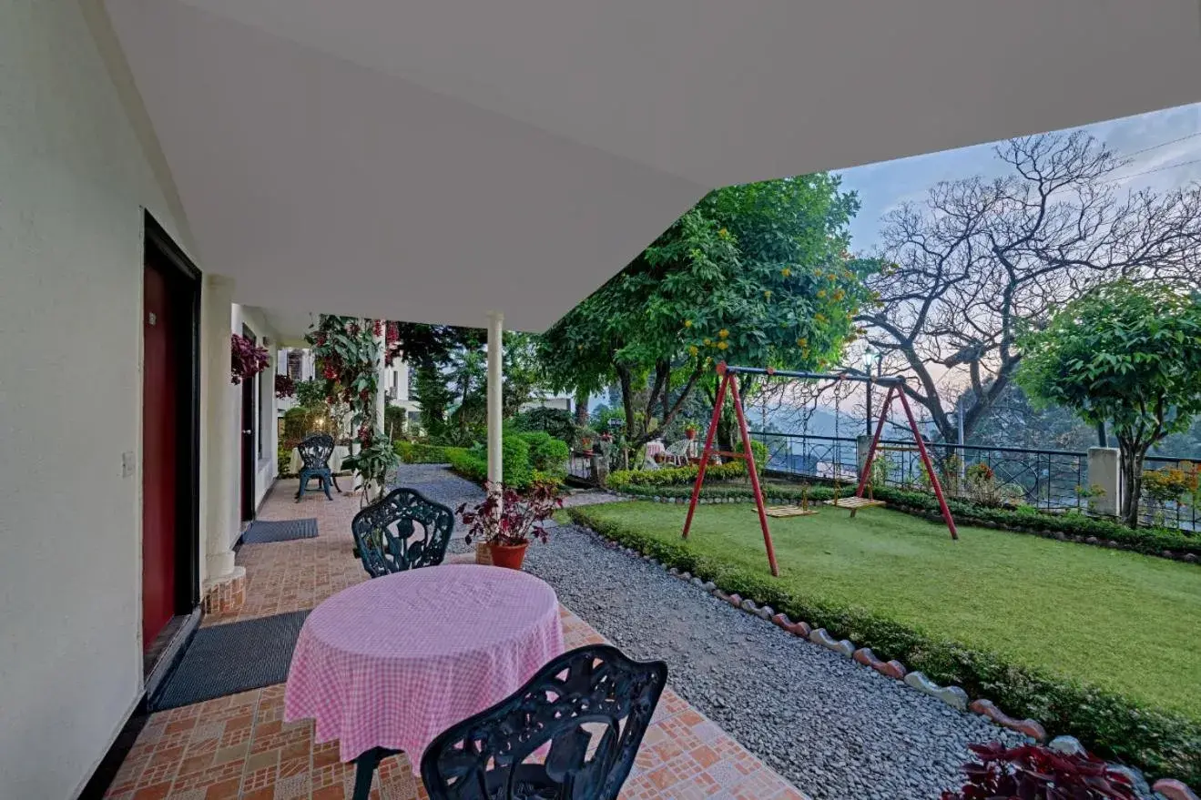 Garden view in 8fold-Pinecrest By LaRiSa, Bhimtal Garden view in 8fold-Pinecrest By LaRiSa, Bhimtal