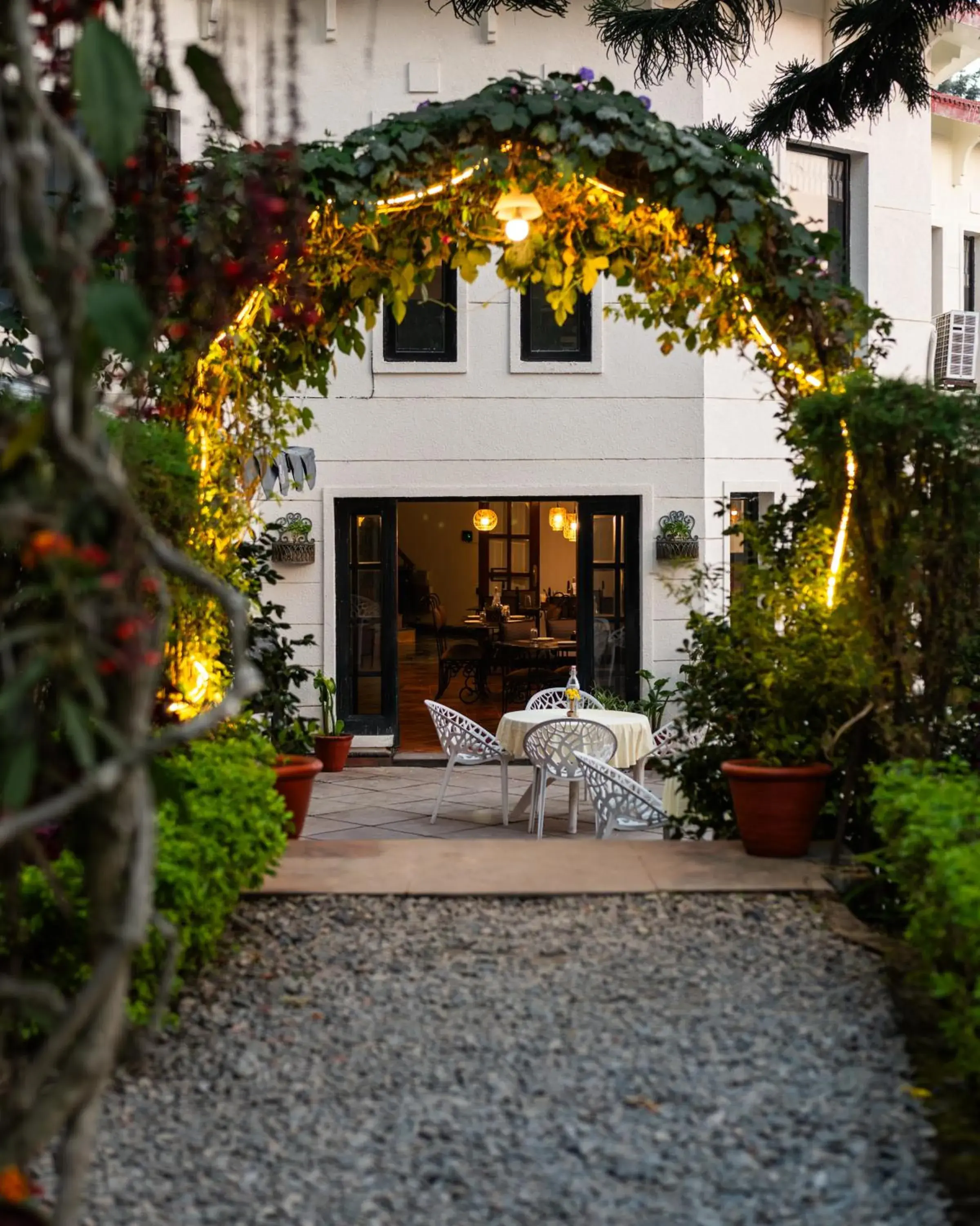 Facade/entrance in 8fold-Pinecrest By LaRiSa, Bhimtal Facade/entrance in 8fold-Pinecrest By LaRiSa, Bhimtal