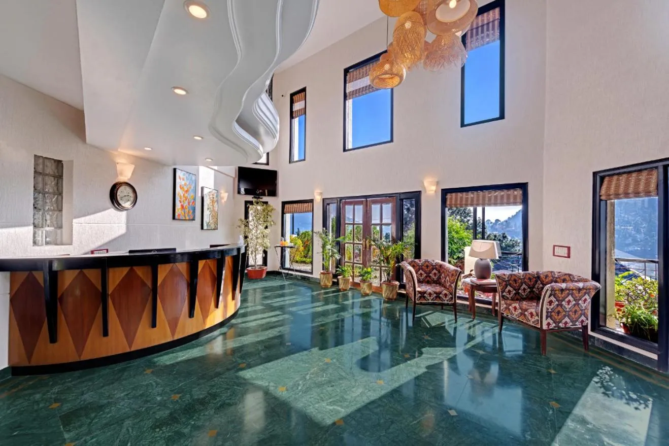 Lobby or reception in 8fold-Pinecrest By LaRiSa, Bhimtal