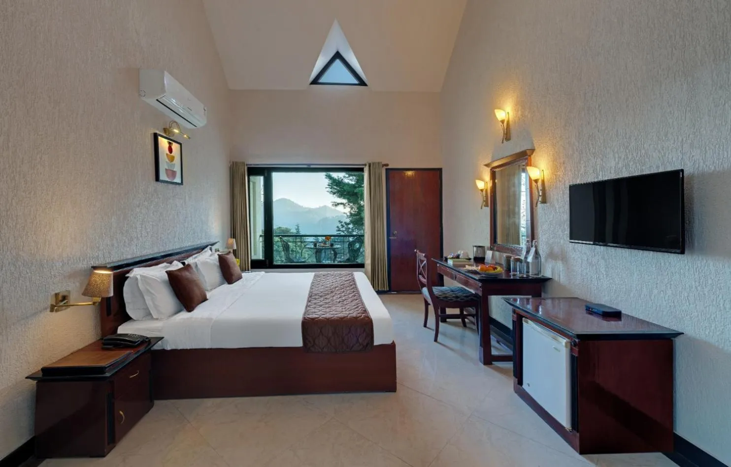 Bedroom, Bed in 8fold-Pinecrest By LaRiSa, Bhimtal