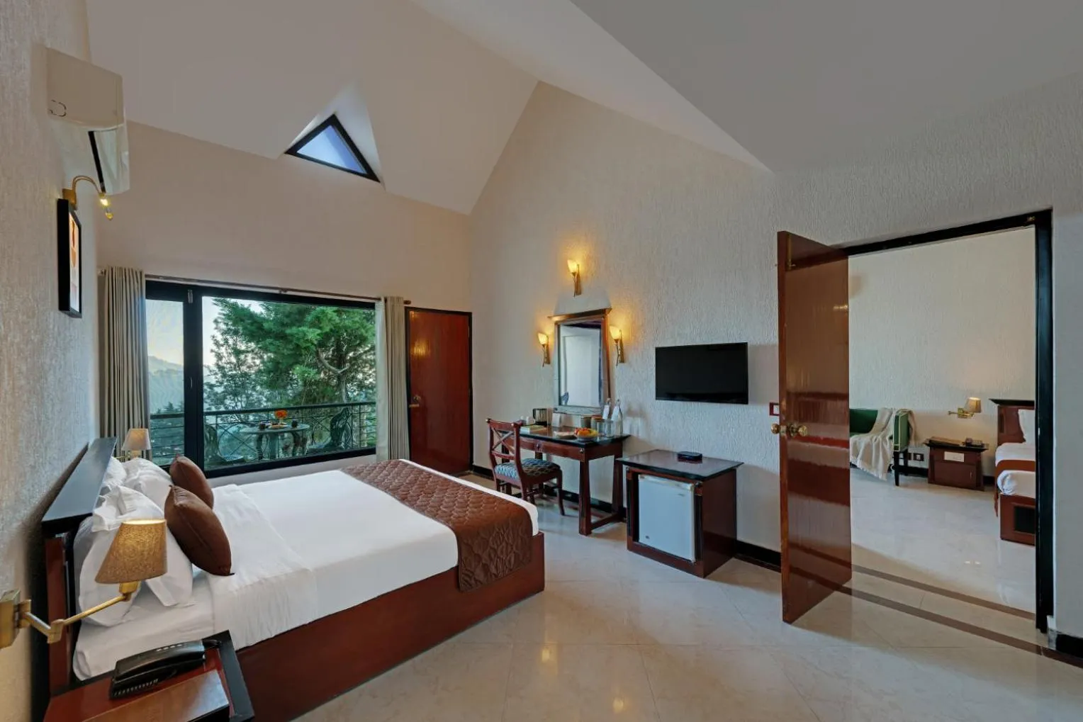Bedroom, Bed in 8fold-Pinecrest By LaRiSa, Bhimtal