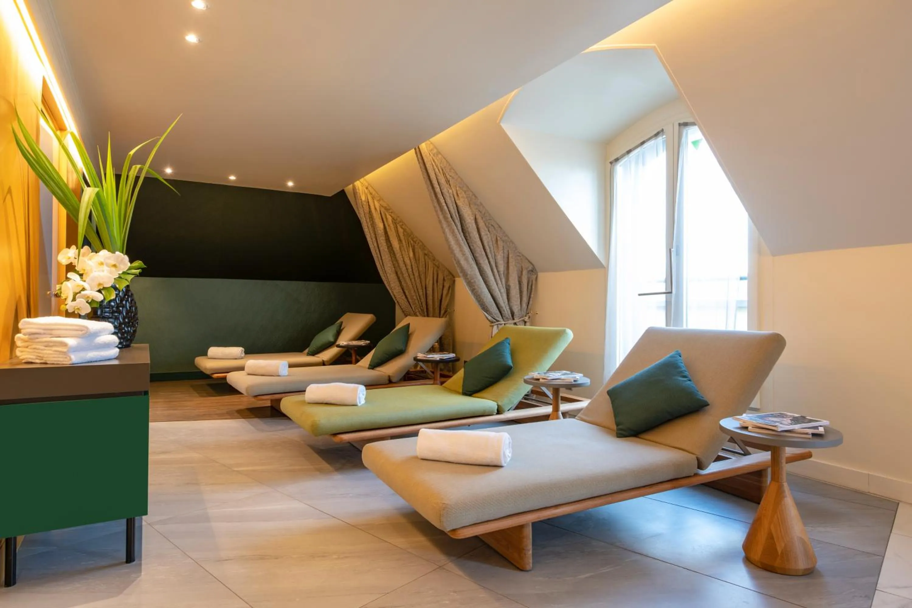 Spa and wellness centre/facilities in Le Louis Hotel Versailles Château - MGallery Collection
