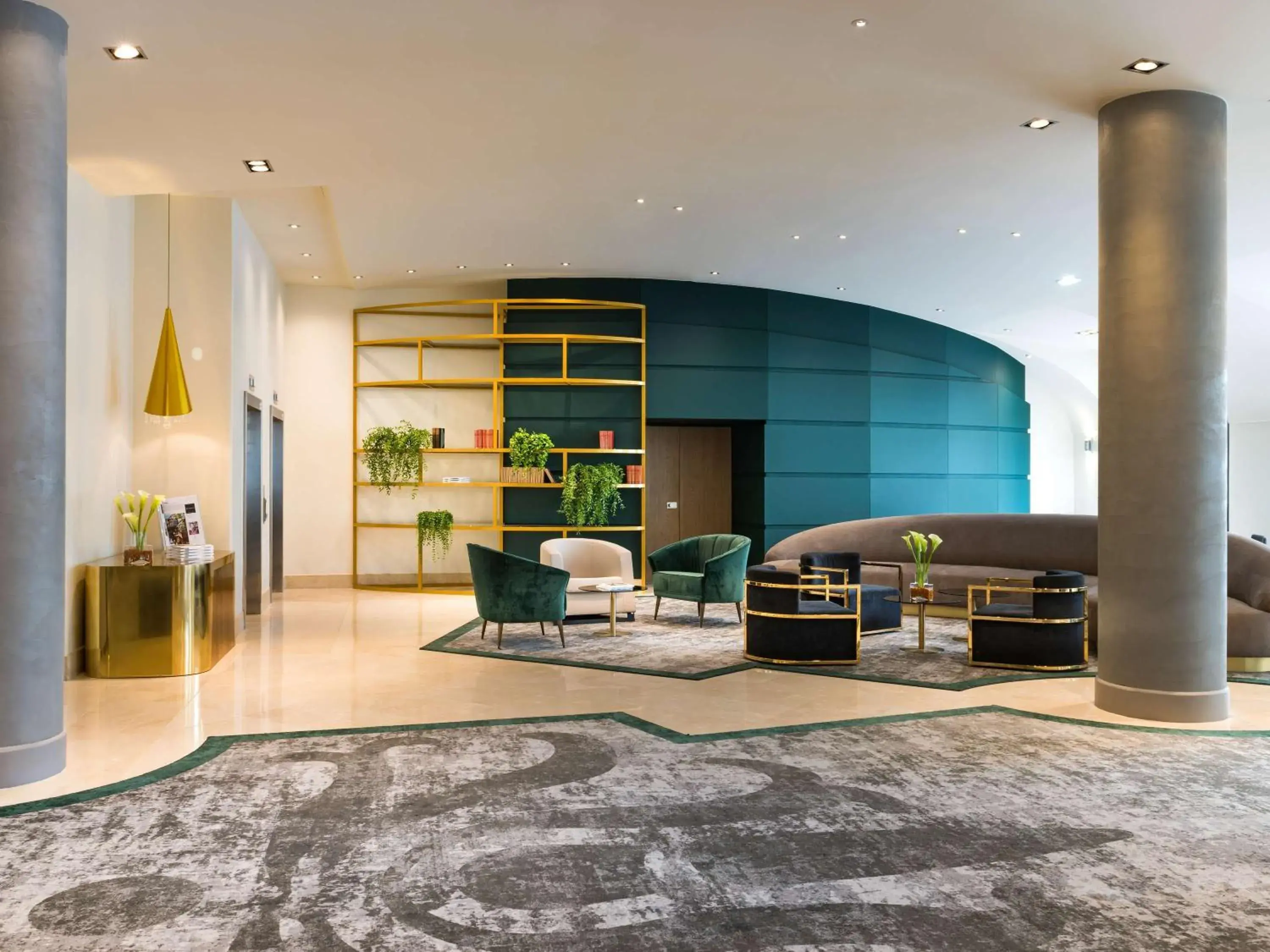 Property building in Le Louis Hotel Versailles Château - MGallery Collection Property building in Le Louis Hotel Versailles Château - MGallery Collection