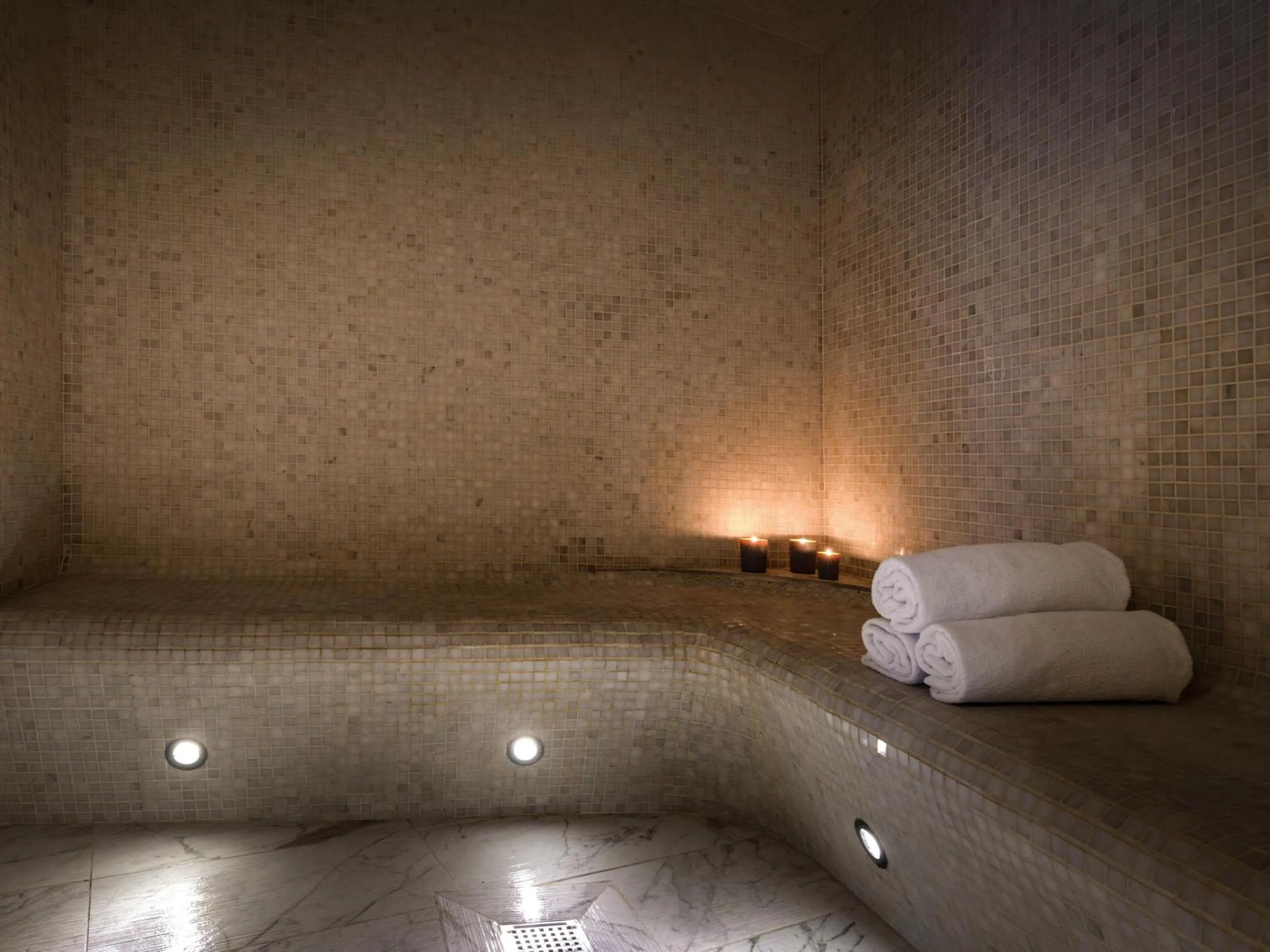 Fitness centre/facilities in Le Louis Hotel Versailles Château - MGallery Collection