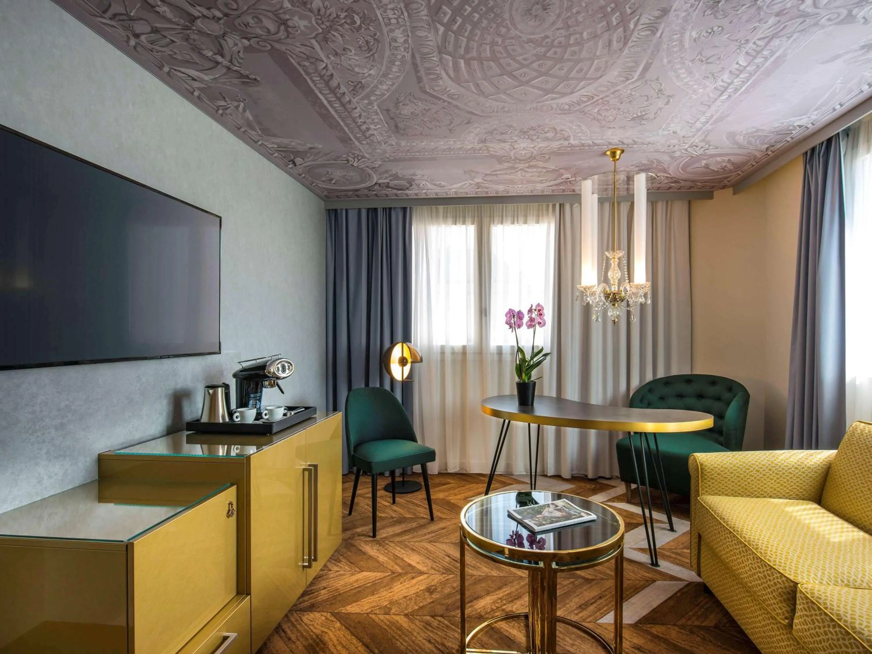 Photo of the whole room in Le Louis Hotel Versailles Château - MGallery Collection