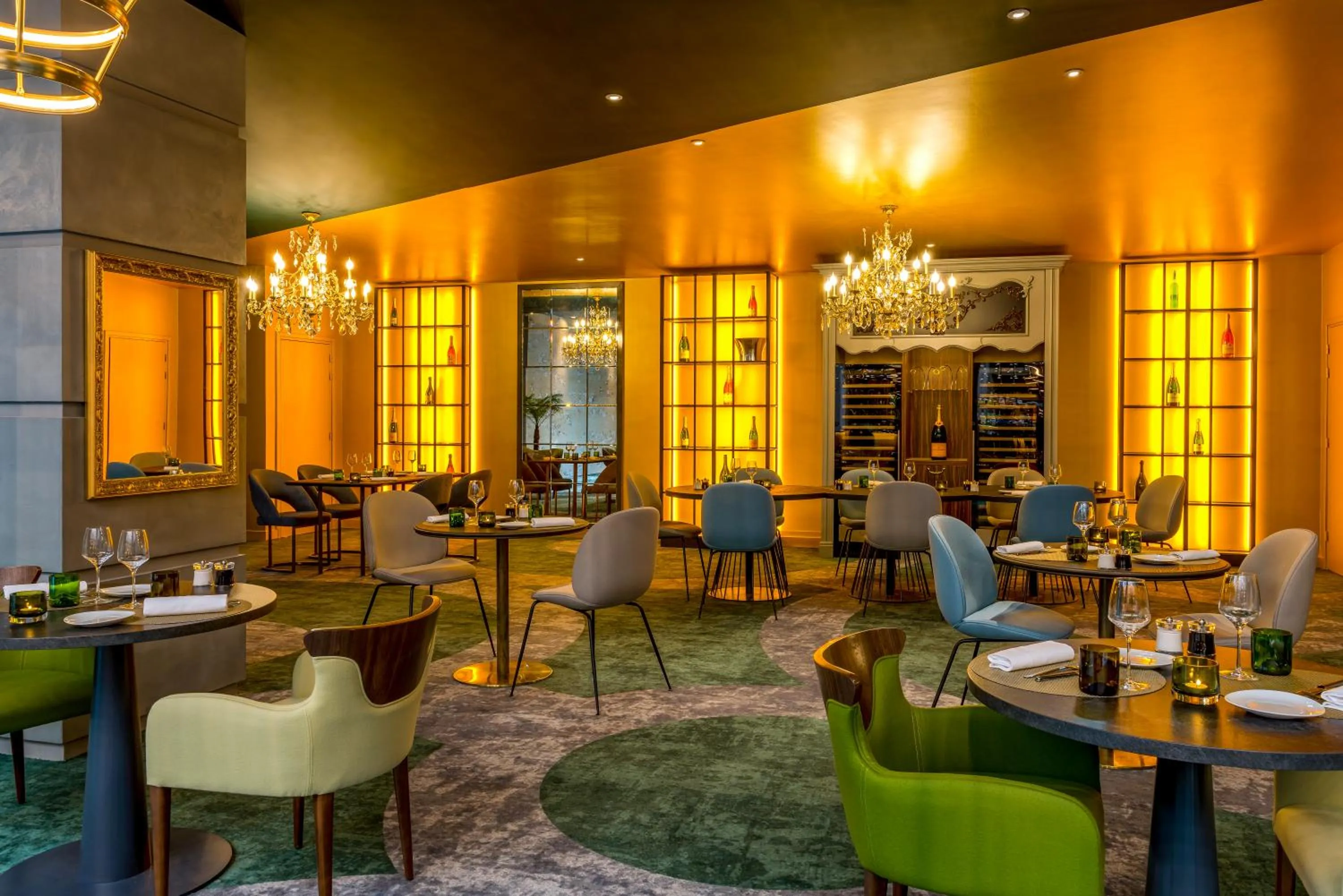 Restaurant/places to eat in Le Louis Hotel Versailles Château - MGallery Collection