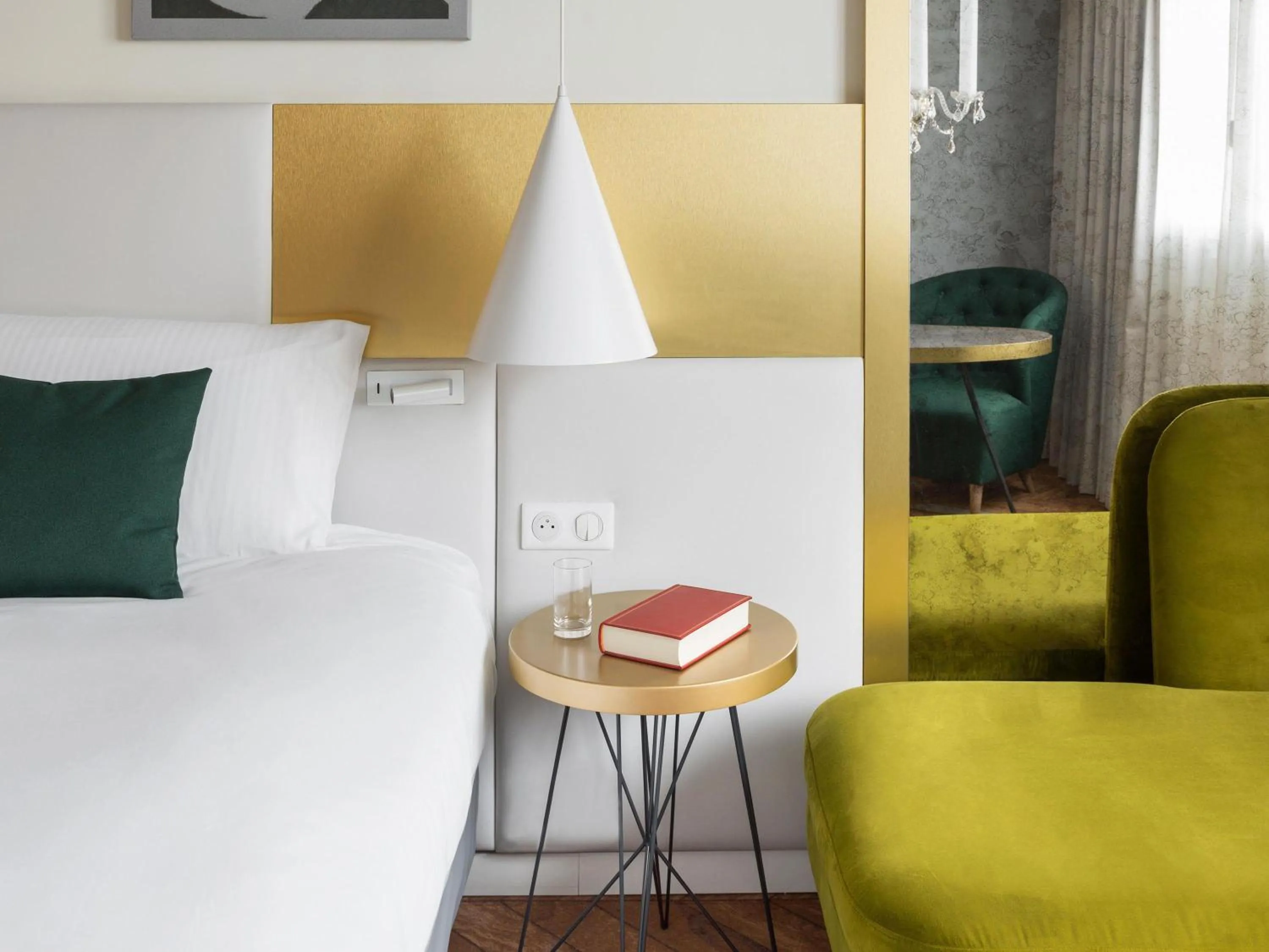 Bedroom, Bed in Le Louis Hotel Versailles Château - MGallery Collection