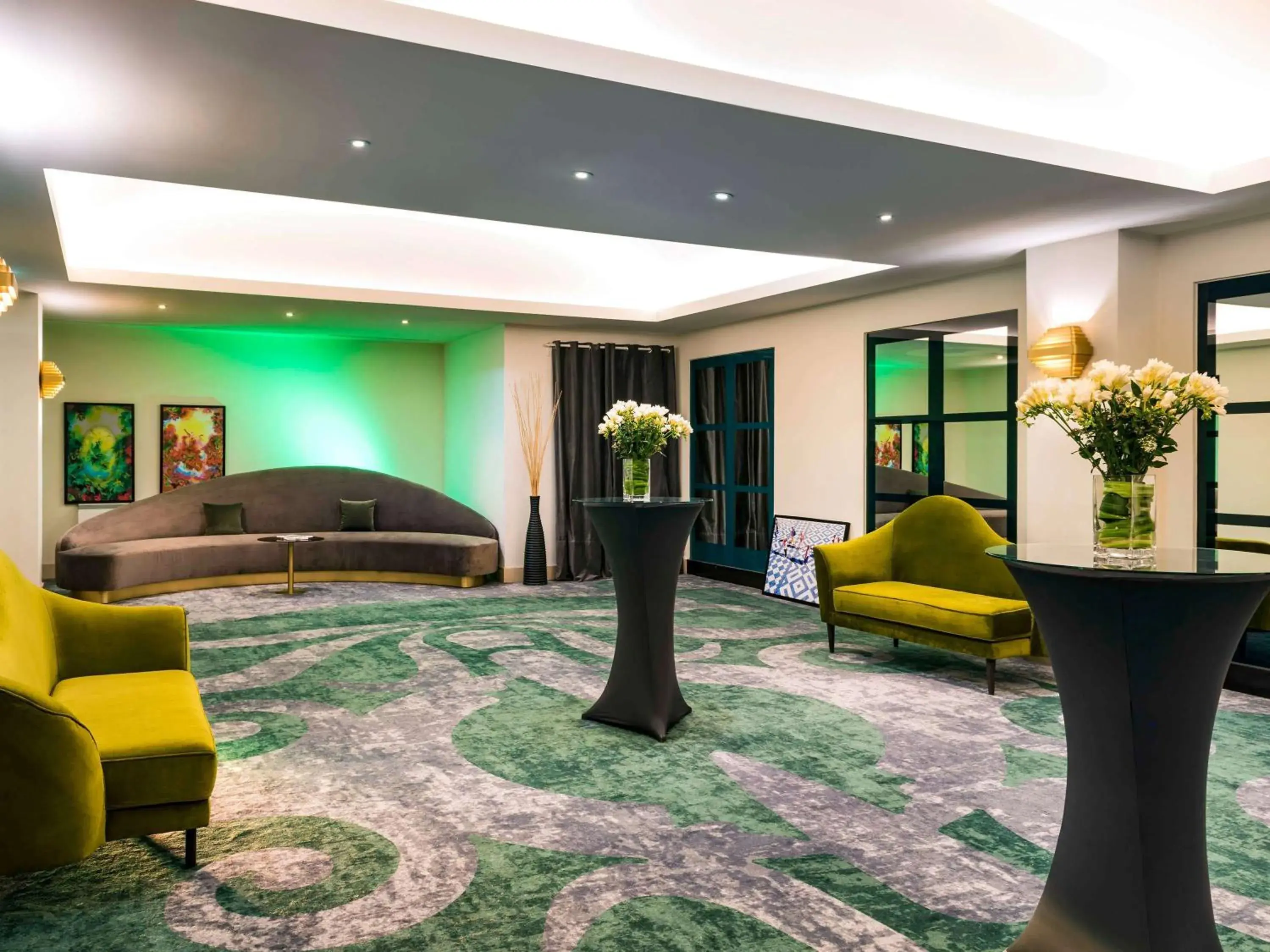 Meeting/conference room, Bed in Le Louis Hotel Versailles Château - MGallery Collection Meeting/conference room, Bed in Le Louis Hotel Versailles Château - MGallery Collection