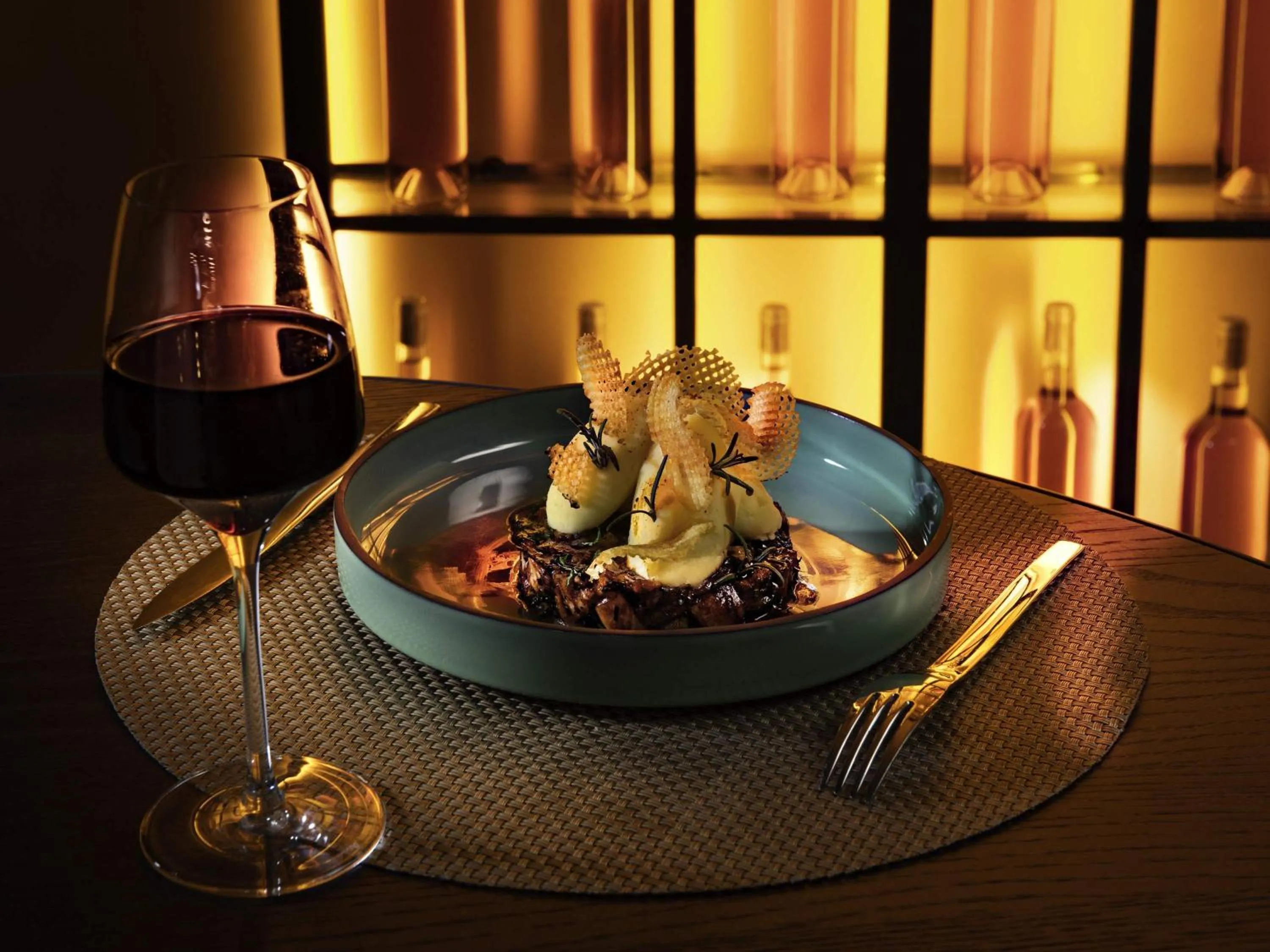 Restaurant/places to eat in Le Louis Hotel Versailles Château - MGallery Collection