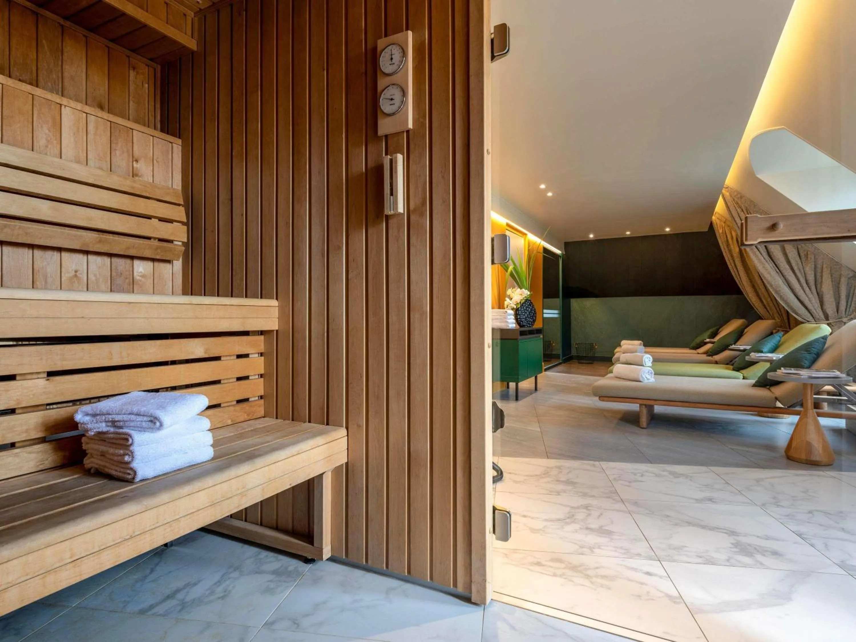 Property building in Le Louis Hotel Versailles Château - MGallery Collection