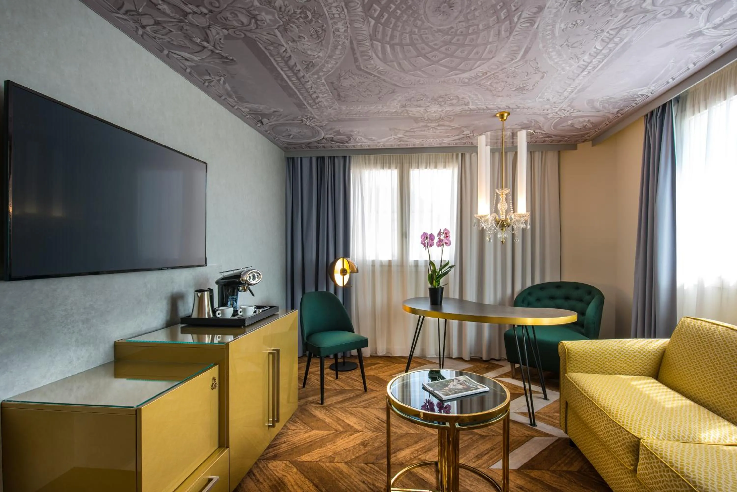 Living room in Le Louis Hotel Versailles Château - MGallery Collection