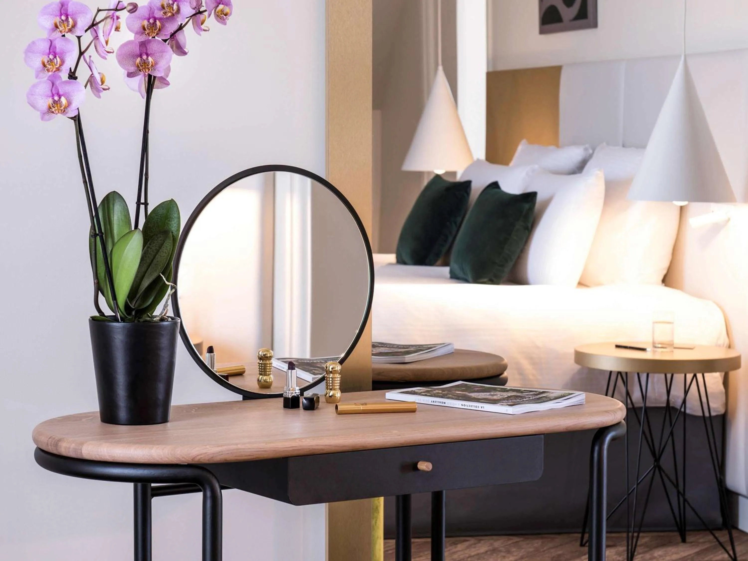 Photo of the whole room, Bed in Le Louis Hotel Versailles Château - MGallery Collection