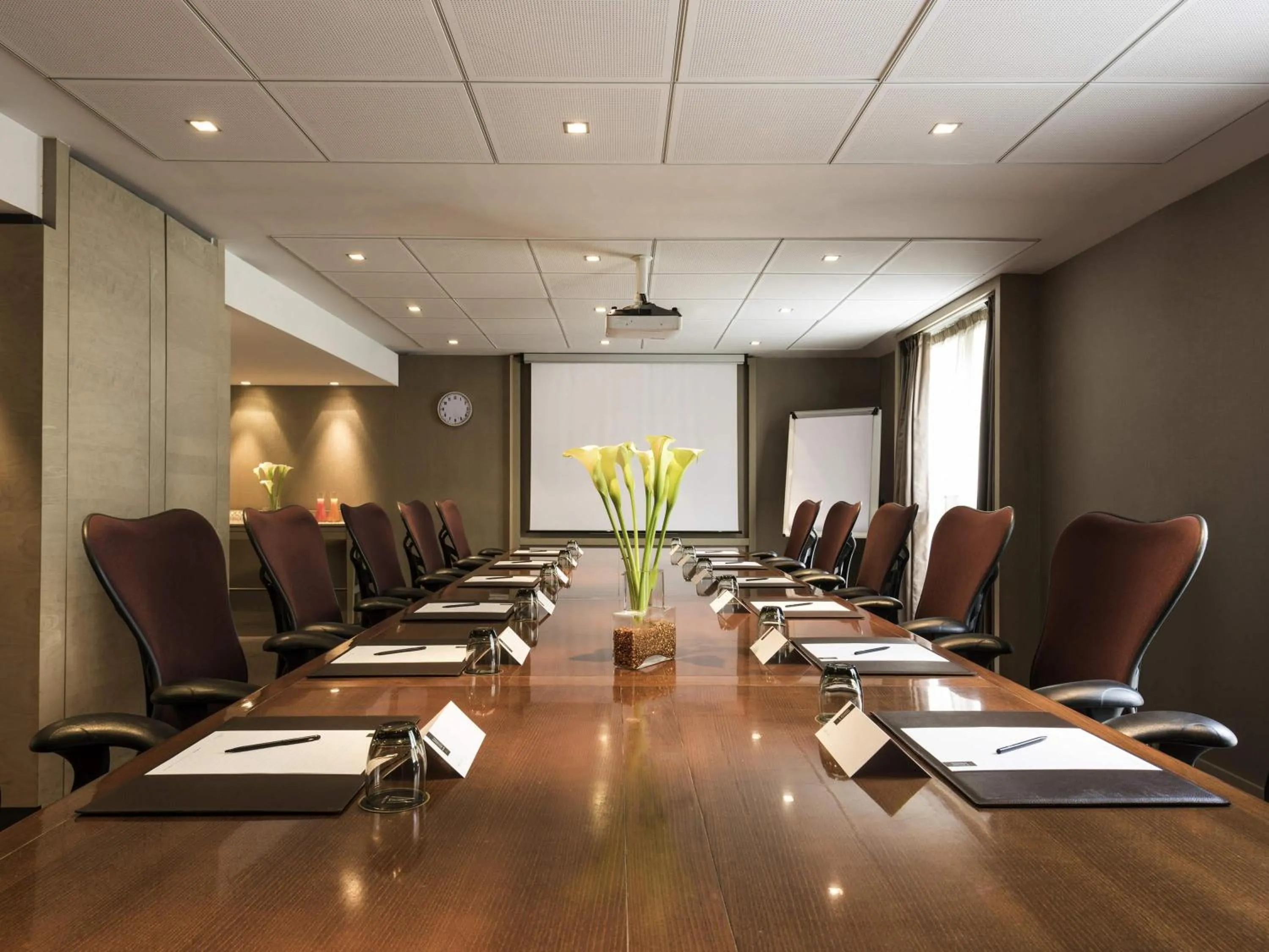 Meeting/conference room in Le Louis Hotel Versailles Château - MGallery Collection