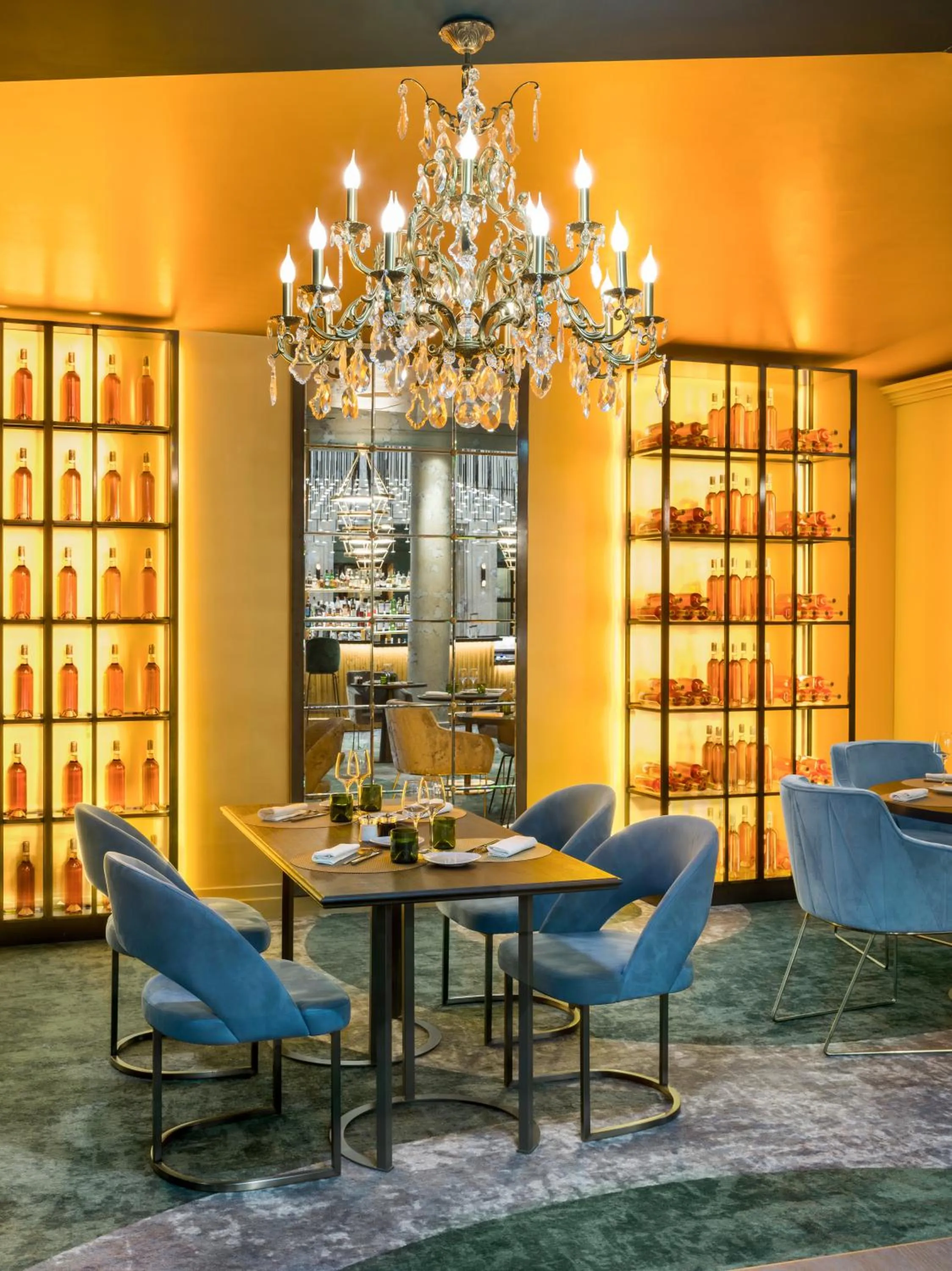 Restaurant/places to eat in Le Louis Hotel Versailles Château - MGallery Collection