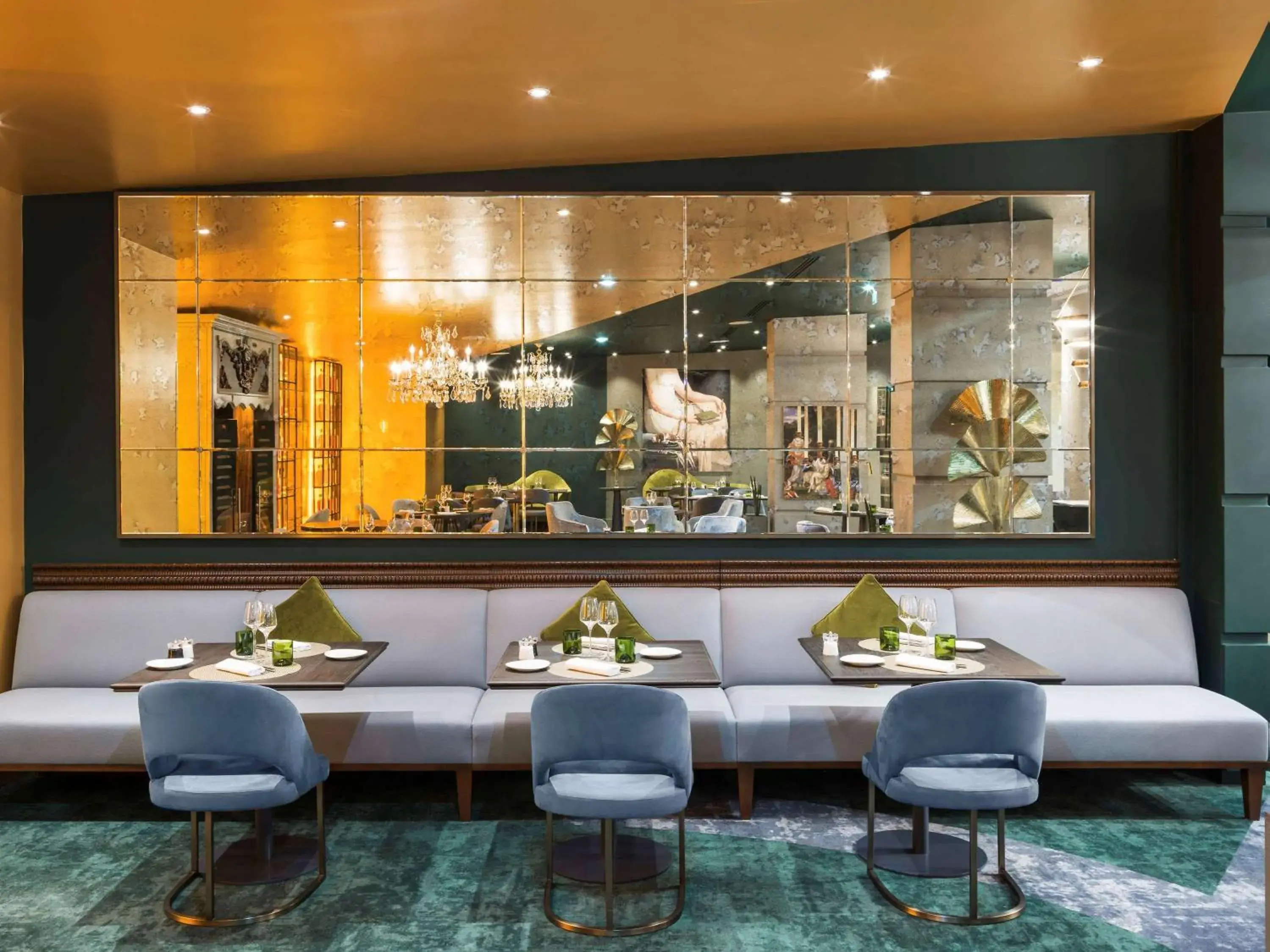 Restaurant/places to eat in Le Louis Hotel Versailles Château - MGallery Collection Restaurant/places to eat in Le Louis Hotel Versailles Château - MGallery Collection