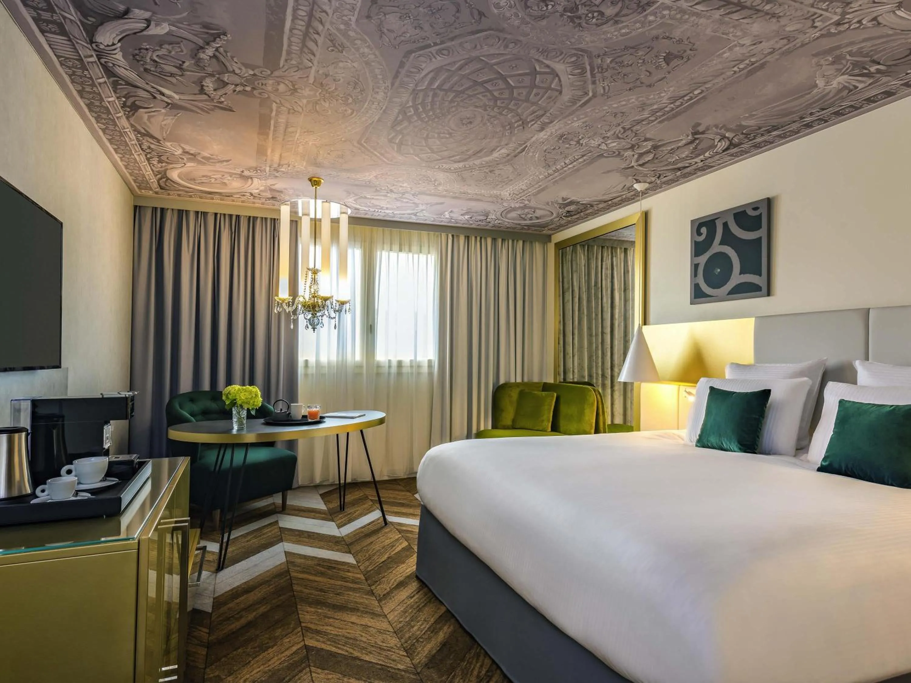 Bedroom, Bed in Le Louis Hotel Versailles Château - MGallery Collection