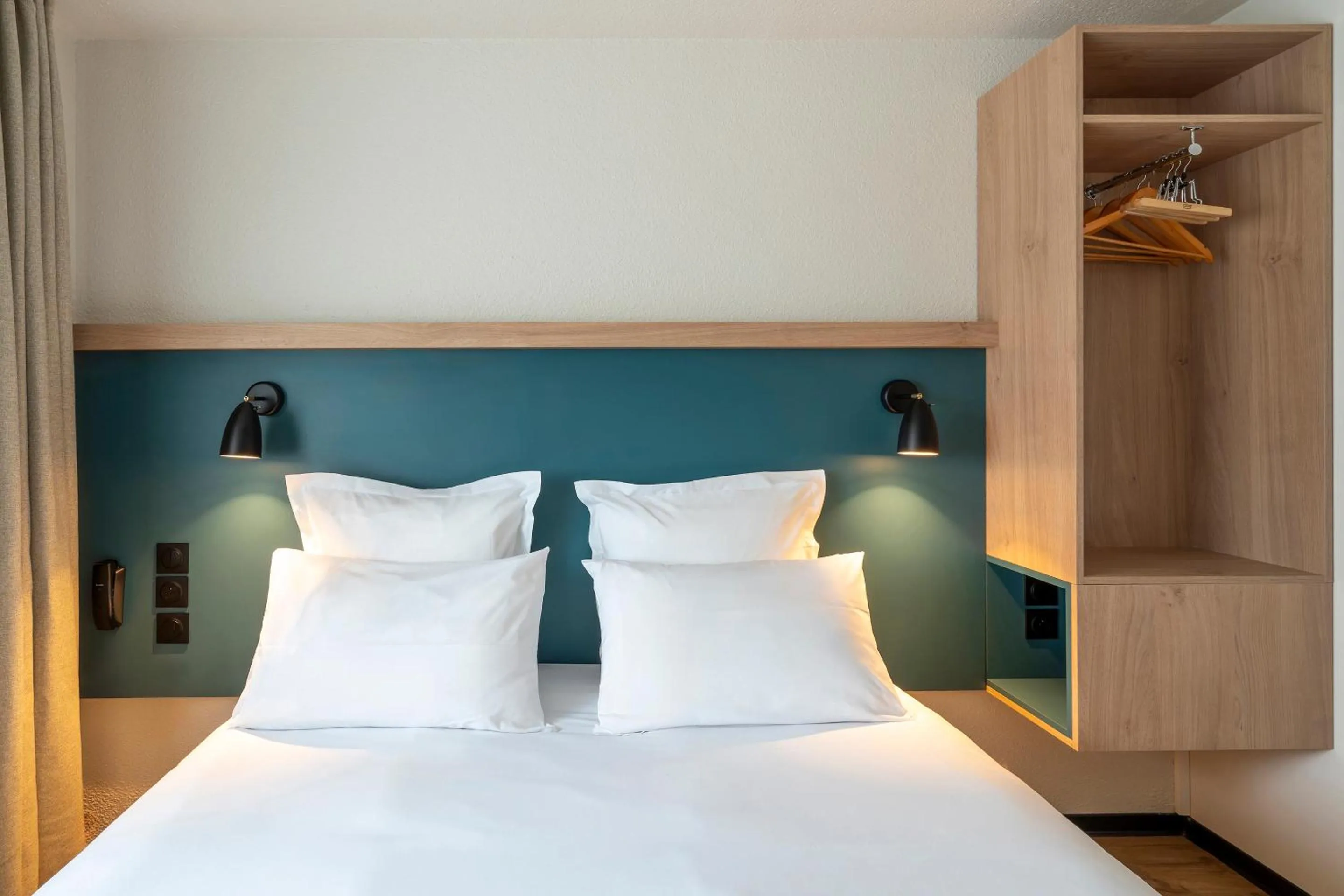 fireplace, Bed in Le Carline, Sure Hotel Collection by Best Western