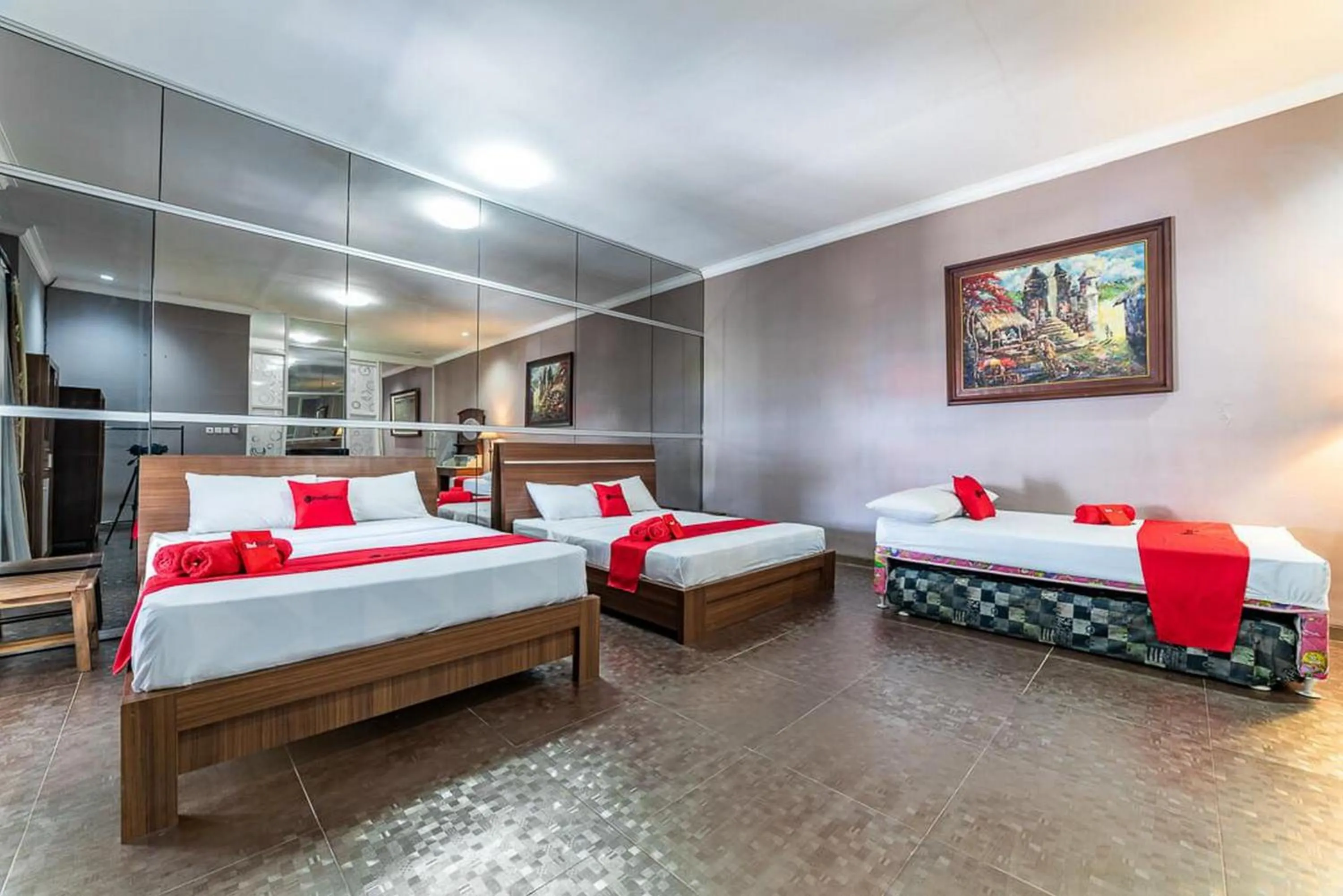 Bedroom, Bed in RedDoorz Syariah near RRI Malang