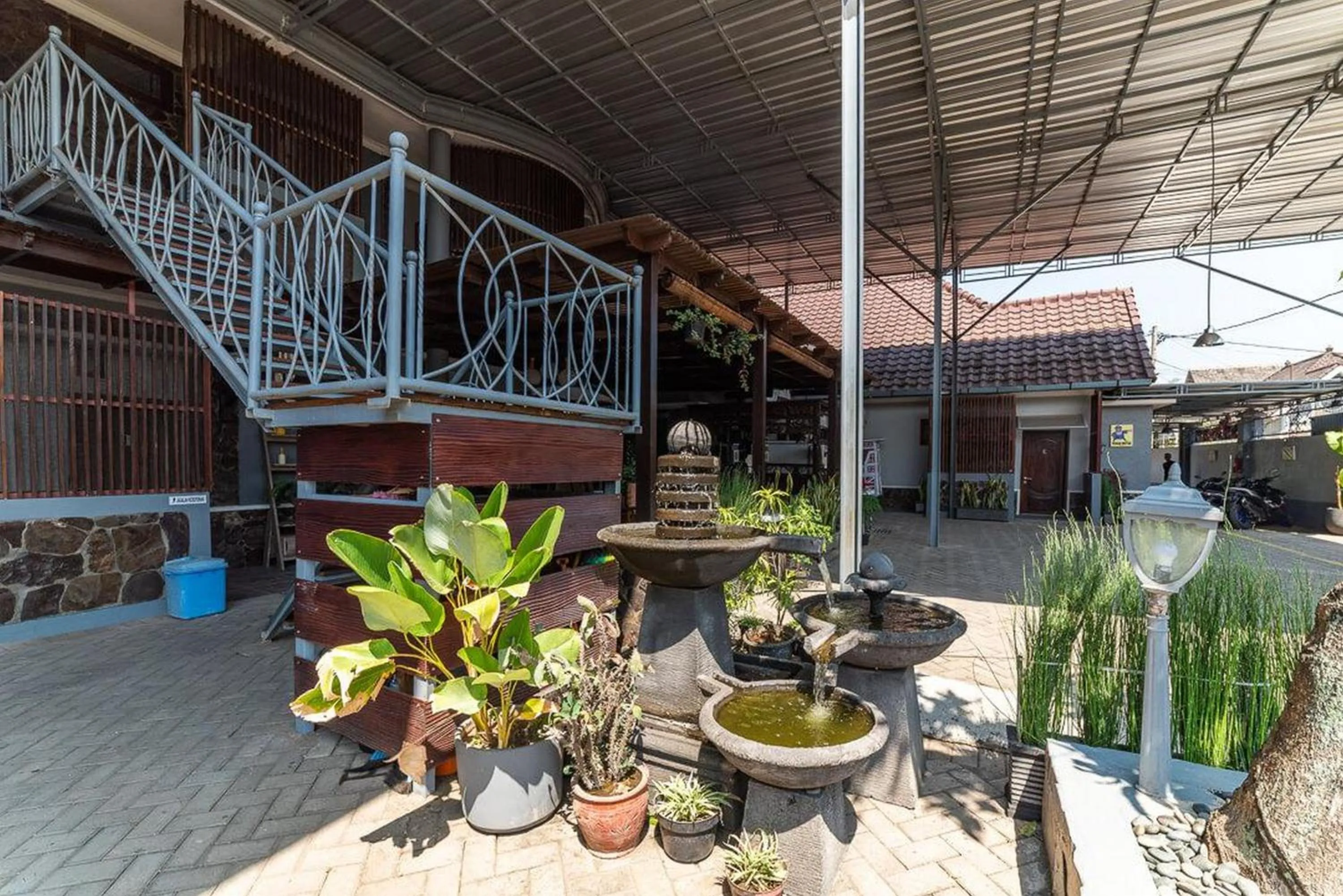 Property building in RedDoorz Syariah near RRI Malang