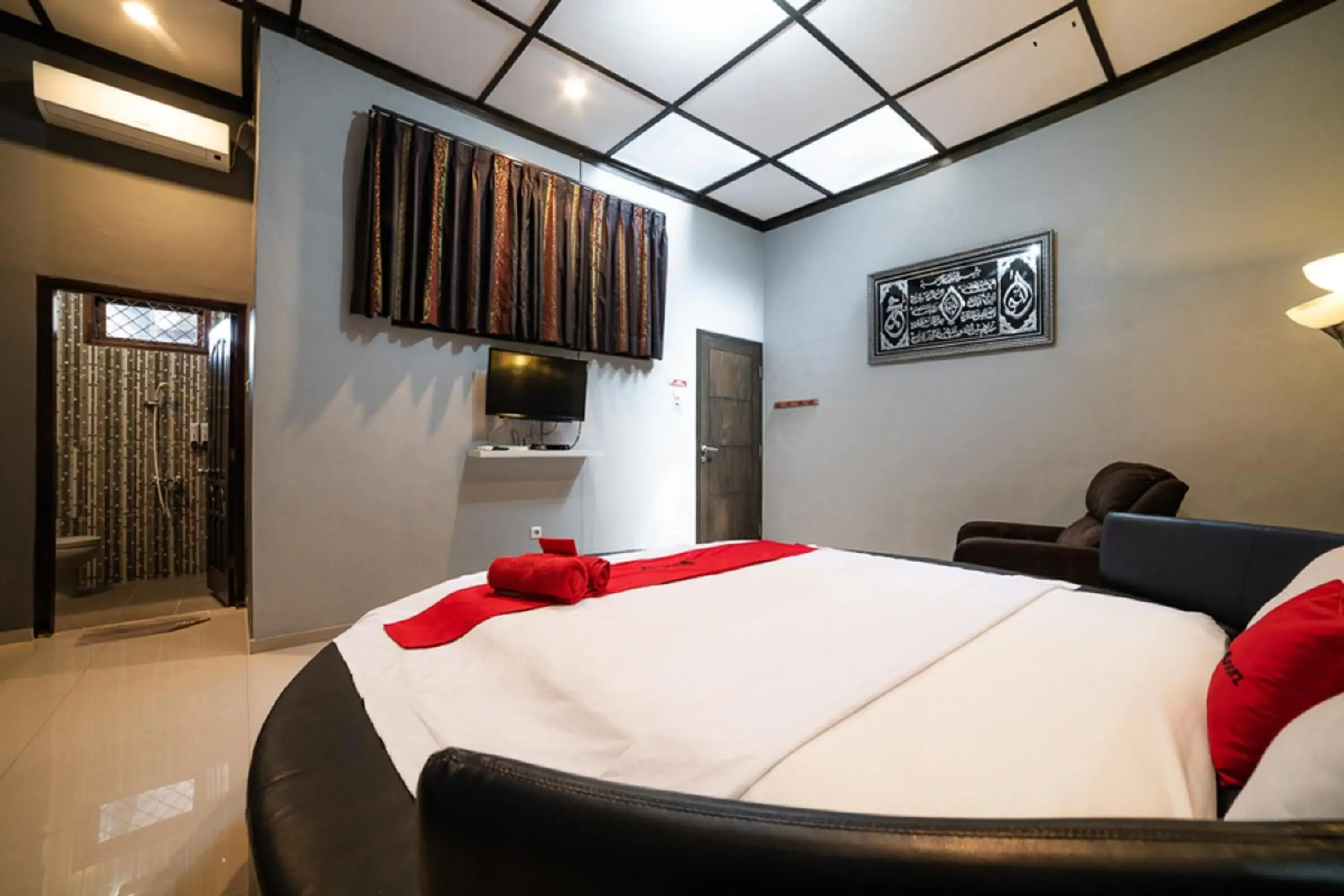 Bedroom, Bed in RedDoorz Syariah near RRI Malang Bedroom, Bed in RedDoorz Syariah near RRI Malang