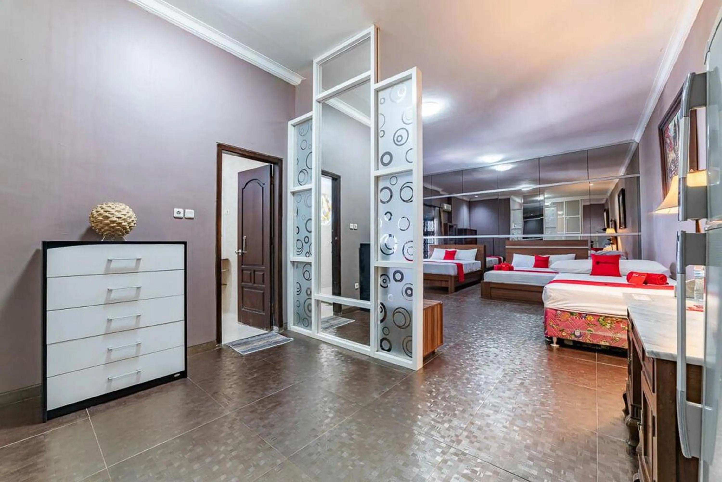 Bedroom, Bed in RedDoorz Syariah near RRI Malang