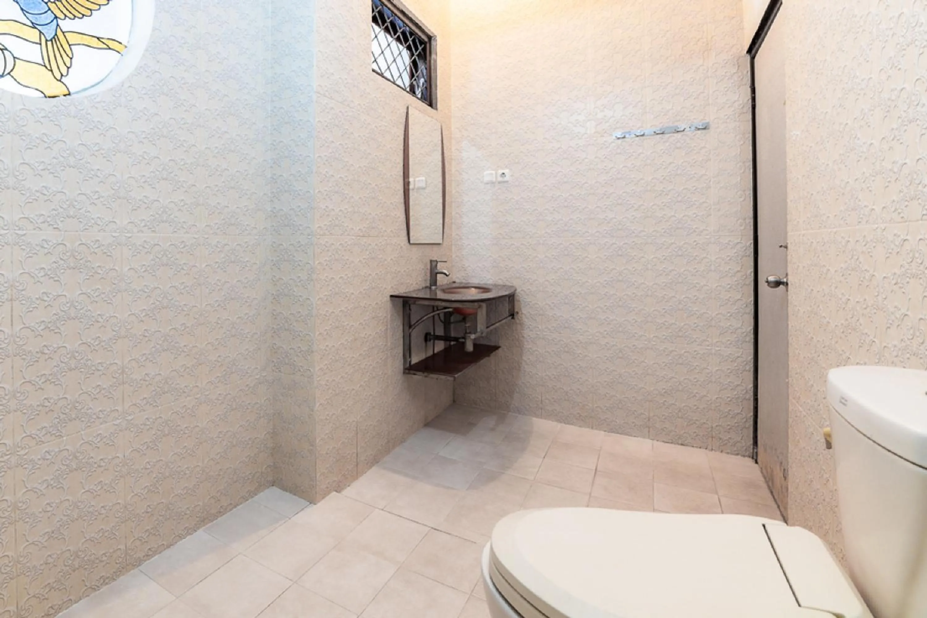 Bathroom in RedDoorz Syariah near RRI Malang