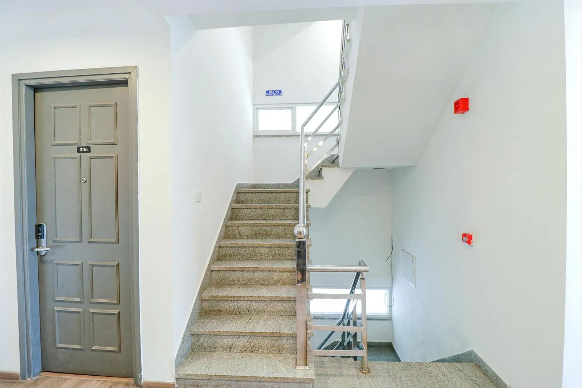 Lobby or reception in FabHotel Destiny Inn - Nr Medanta Hospital