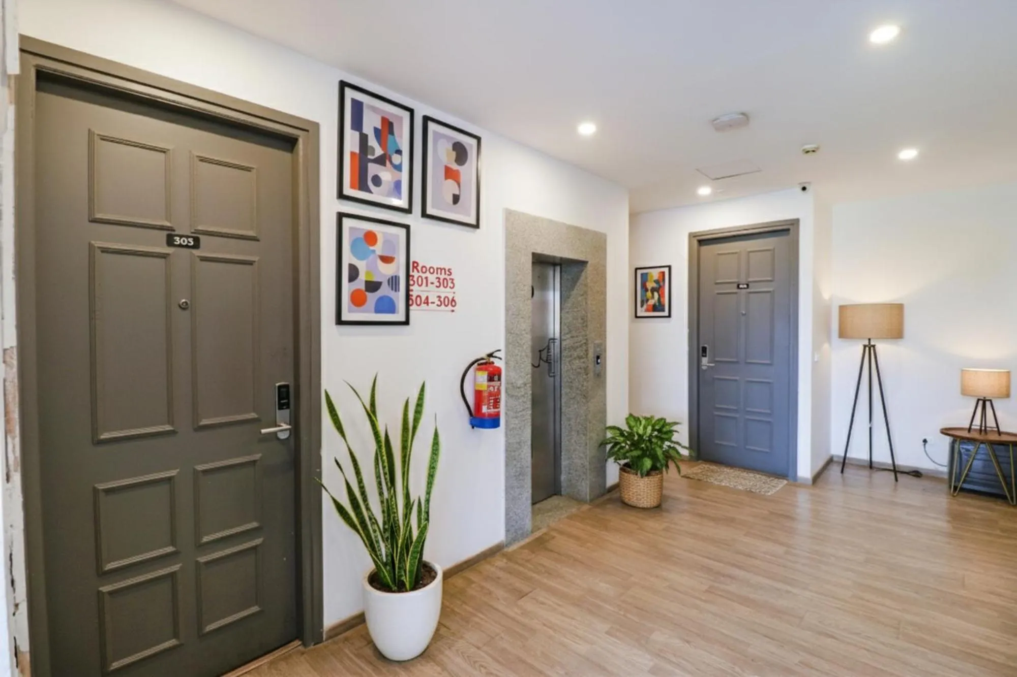 Lobby or reception in FabHotel Destiny Inn - Nr Medanta Hospital