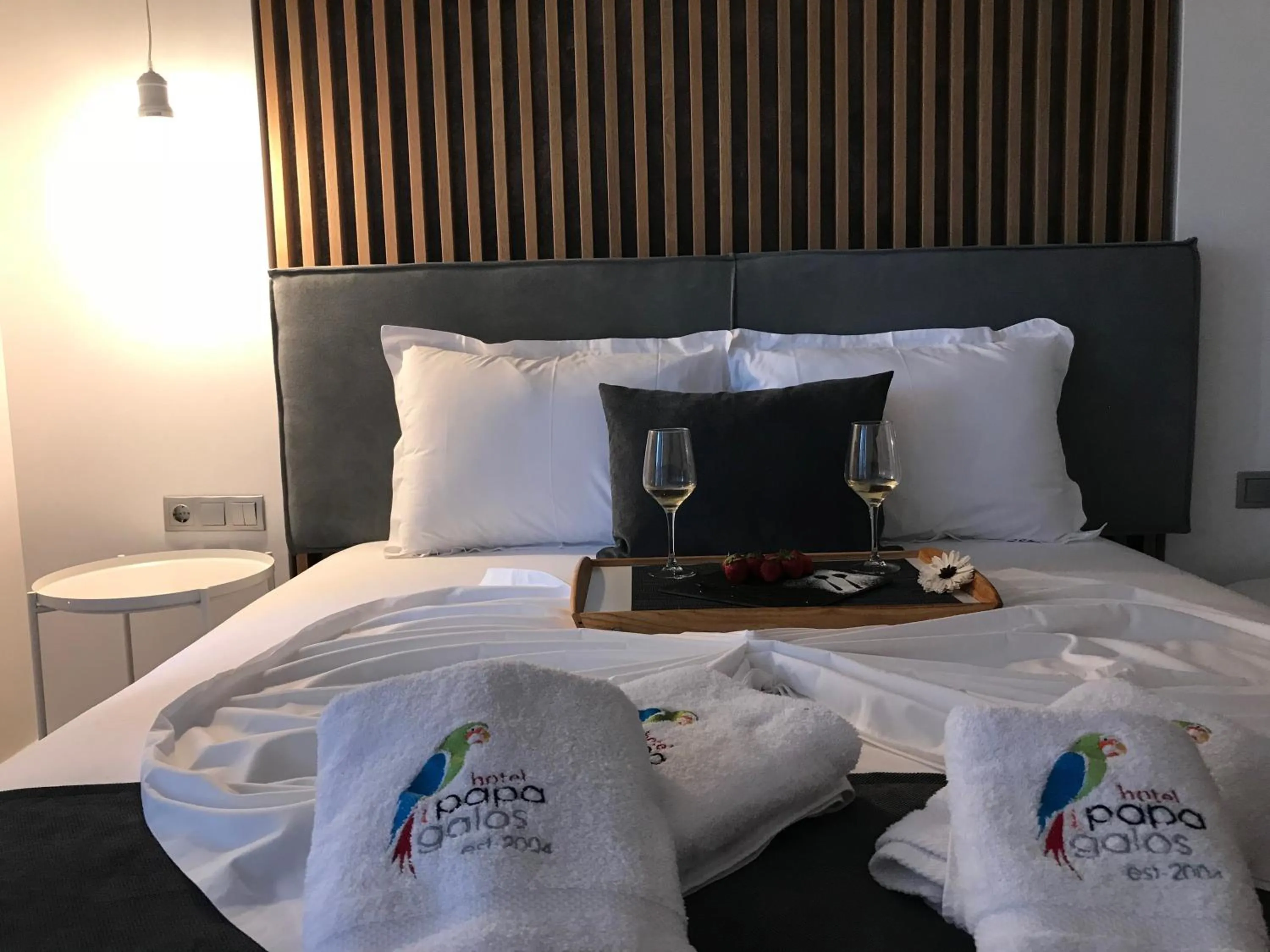 Bed in Hotel Papagalos