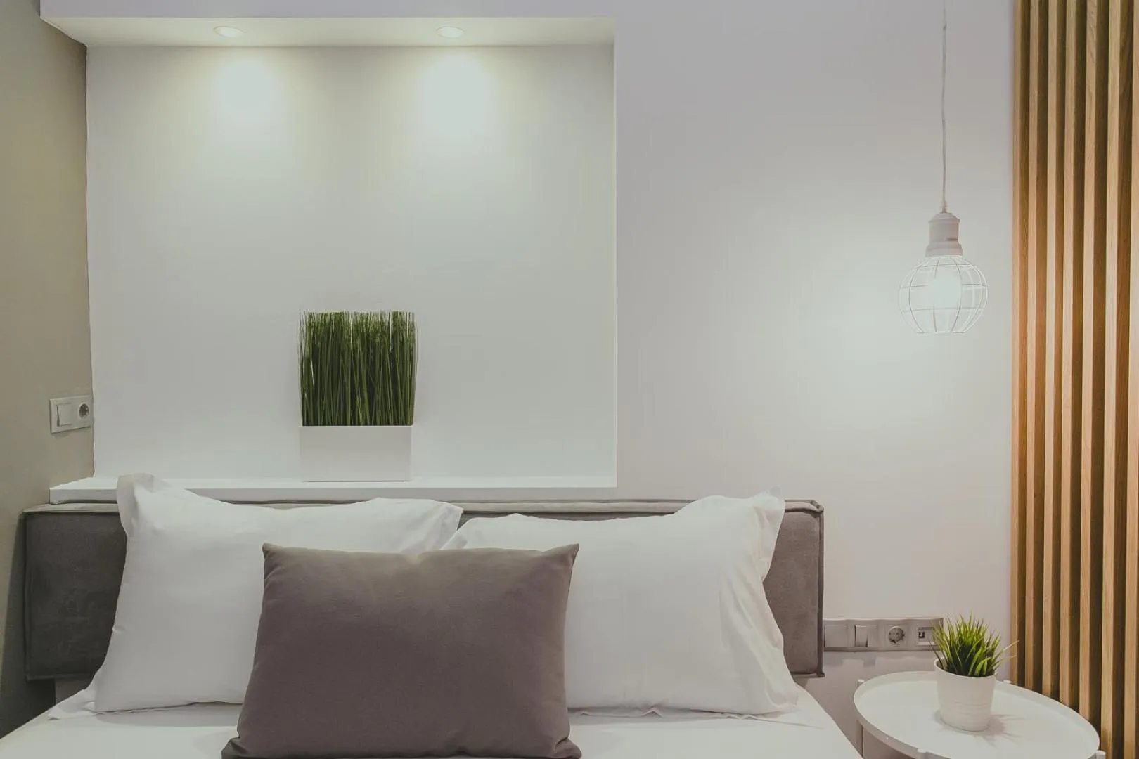 Decorative detail, Bed in Hotel Papagalos