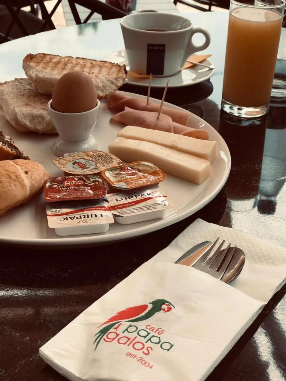 Food in Hotel Papagalos