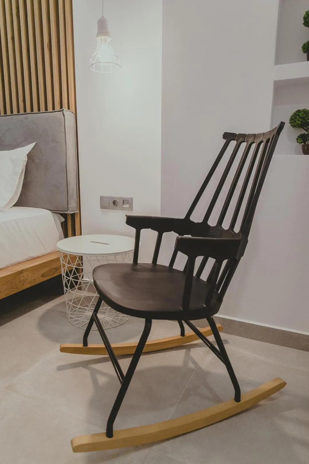 Seating area, Bed in Hotel Papagalos