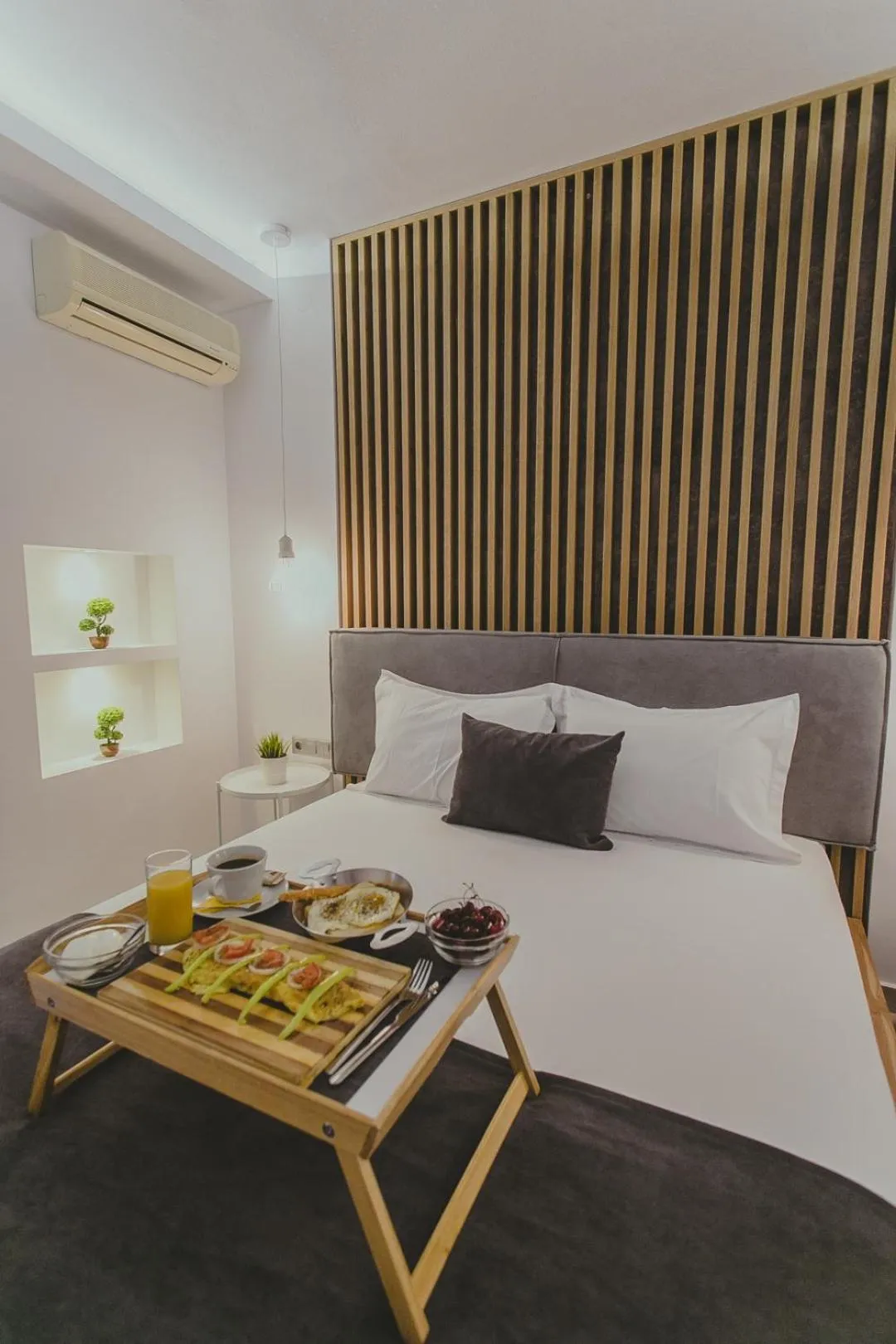 Decorative detail, Bed in Hotel Papagalos