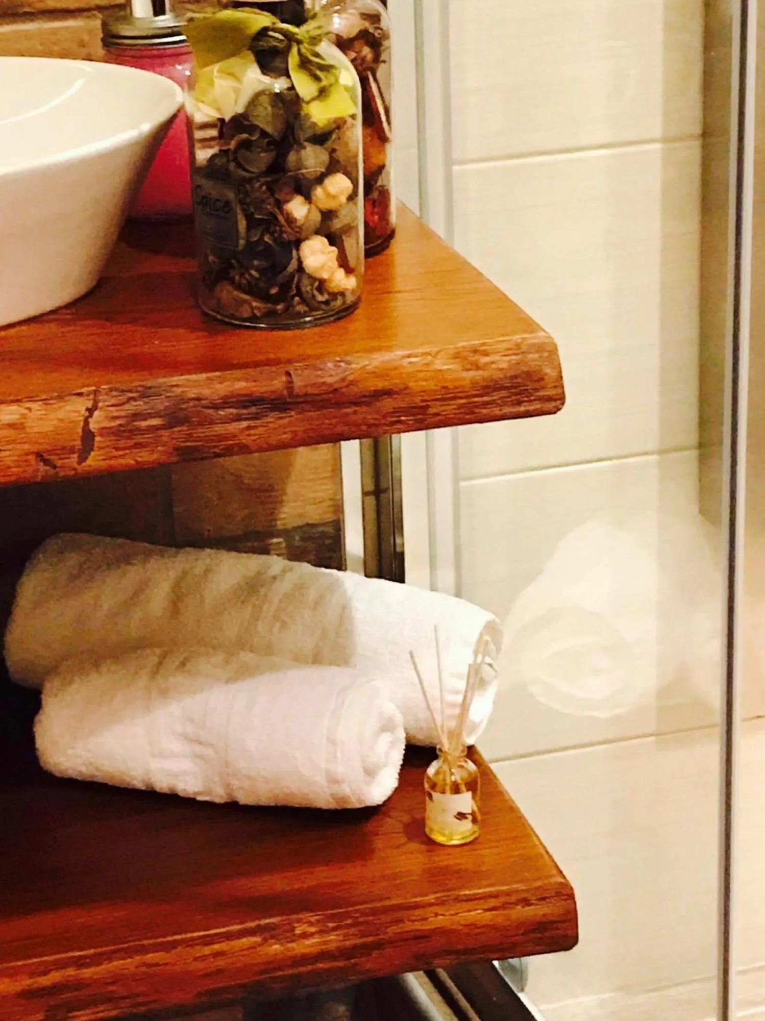 Bathroom in Hotel Papagalos