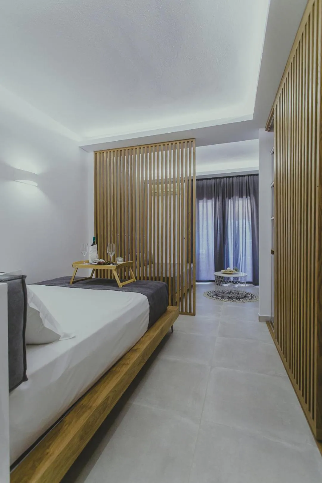 Living room, Bed in Hotel Papagalos