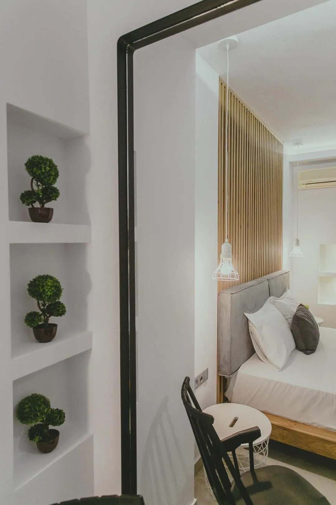 Decorative detail, Bed in Hotel Papagalos