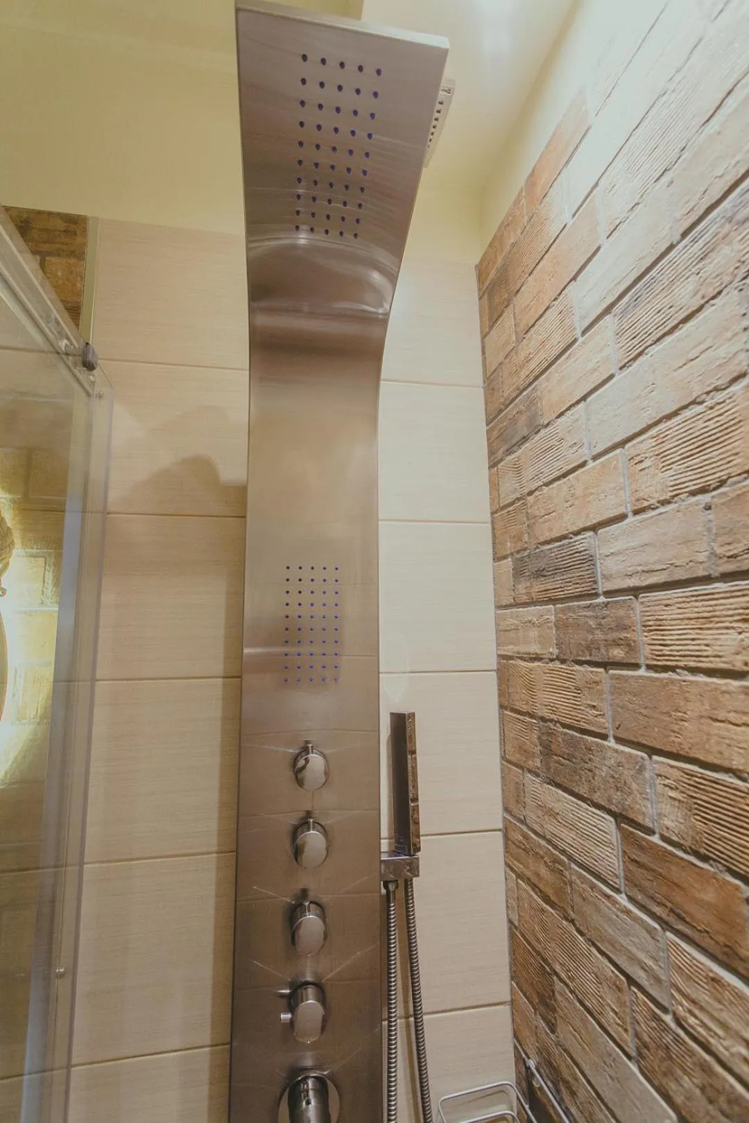 Bathroom in Hotel Papagalos