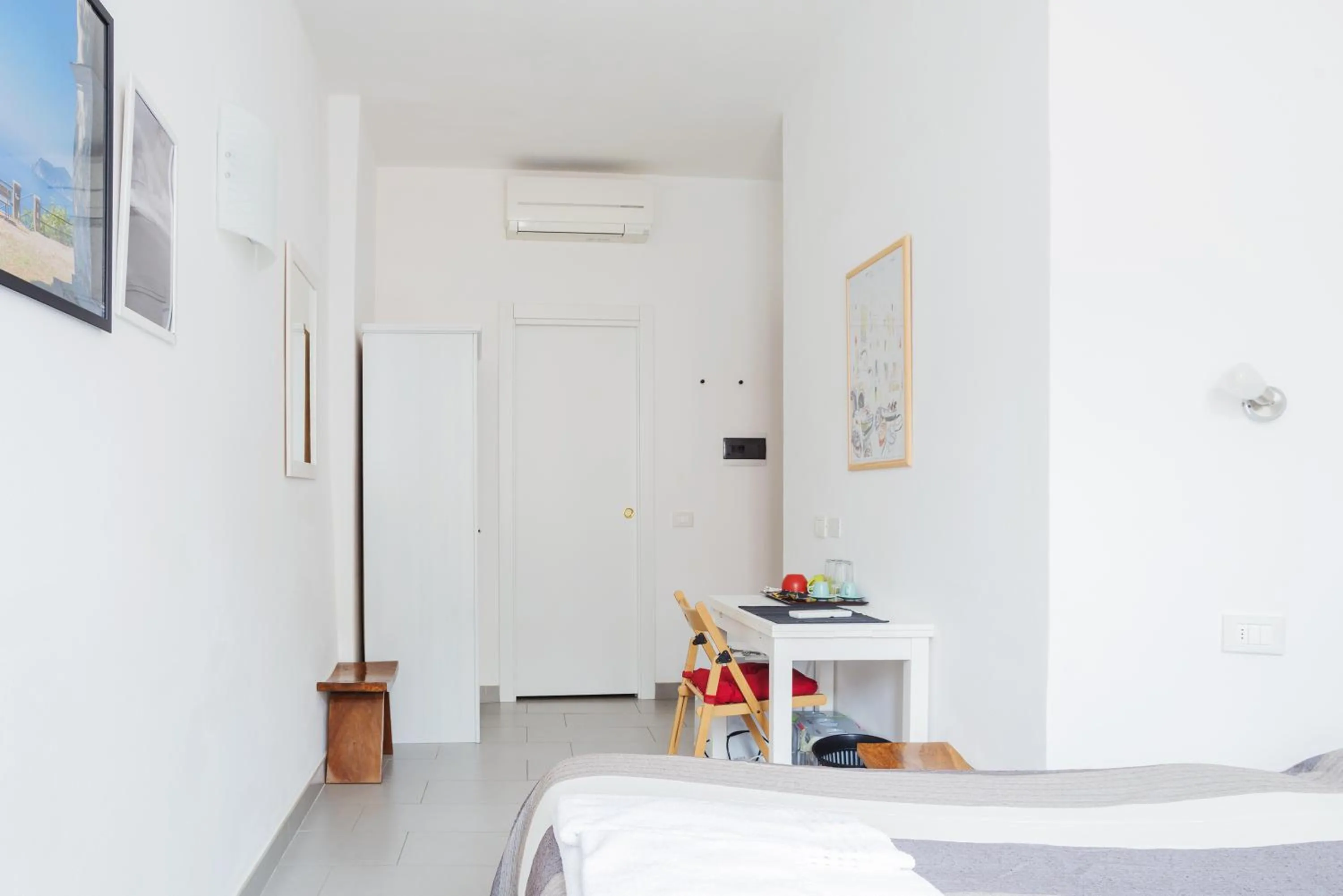 Bedroom, Bed in Banchi