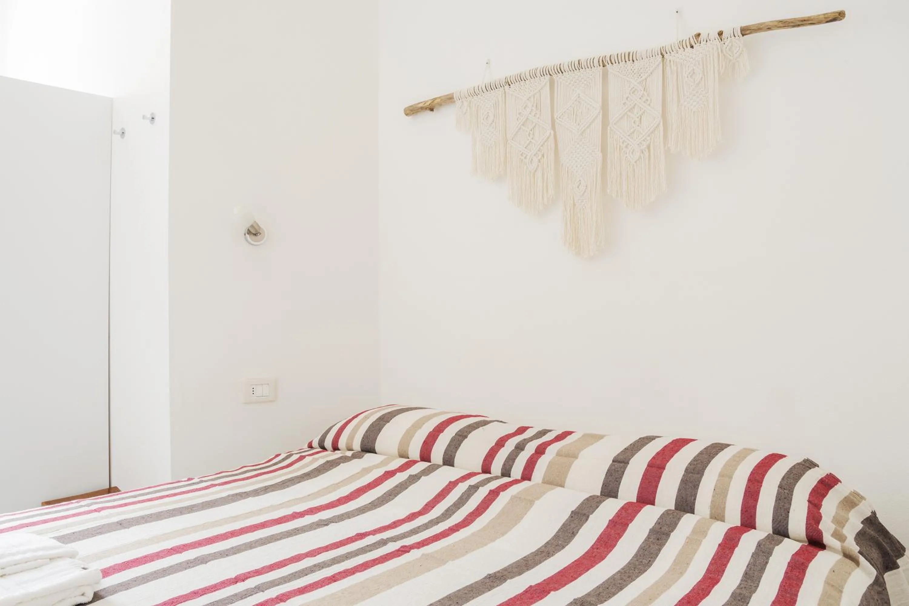 Bedroom, Bed in Banchi
