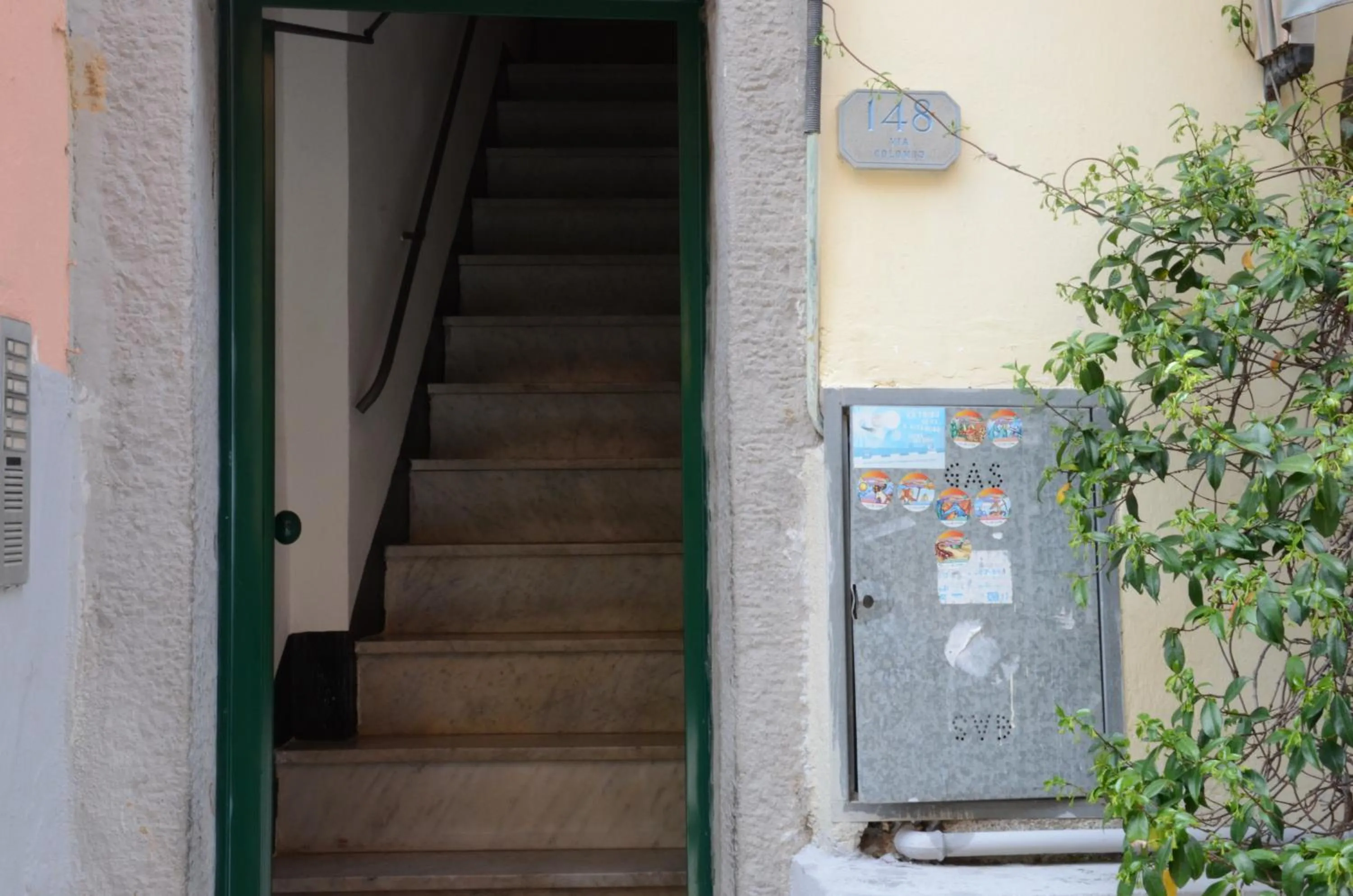 Facade/entrance in Banchi