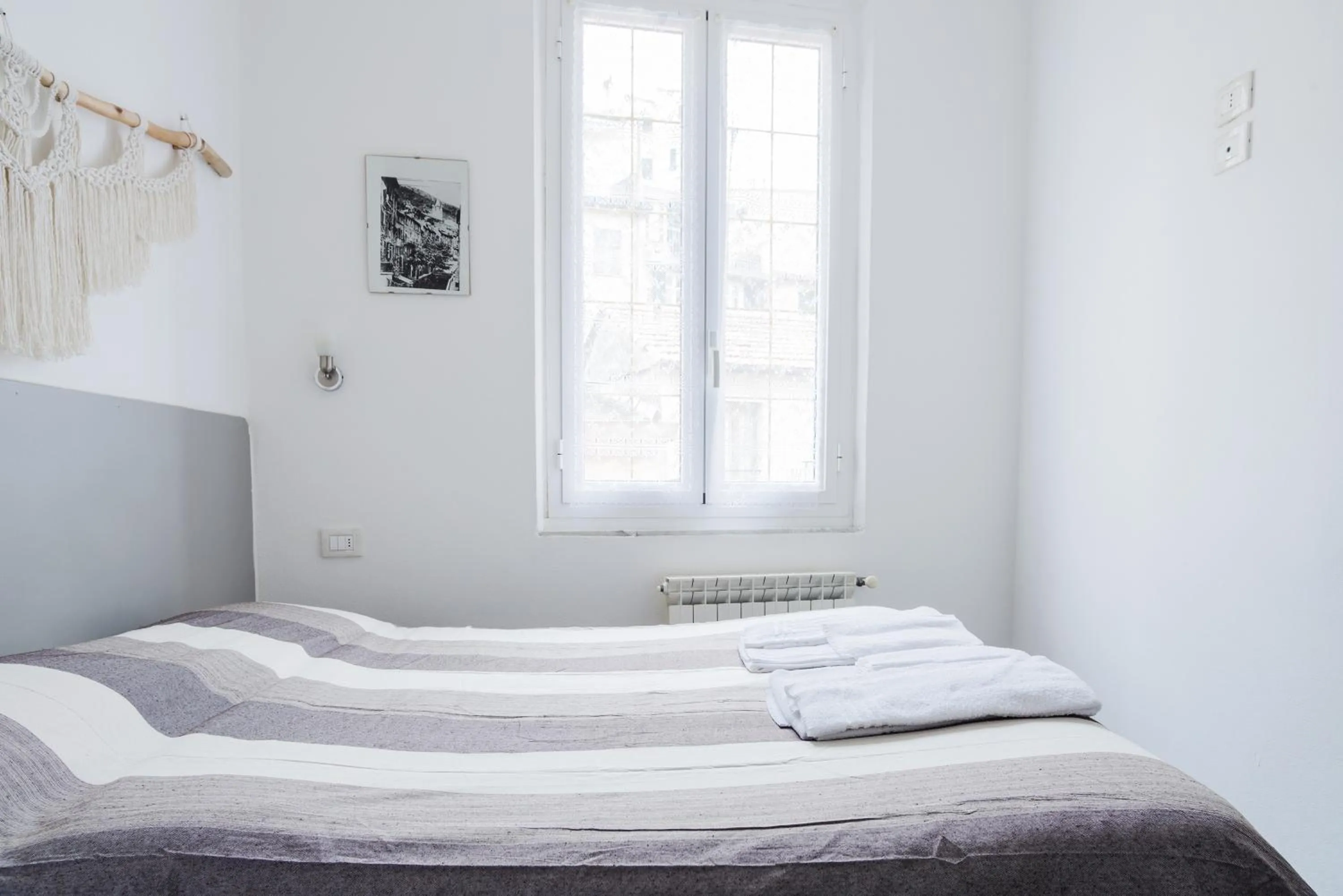 Bedroom, Bed in Banchi