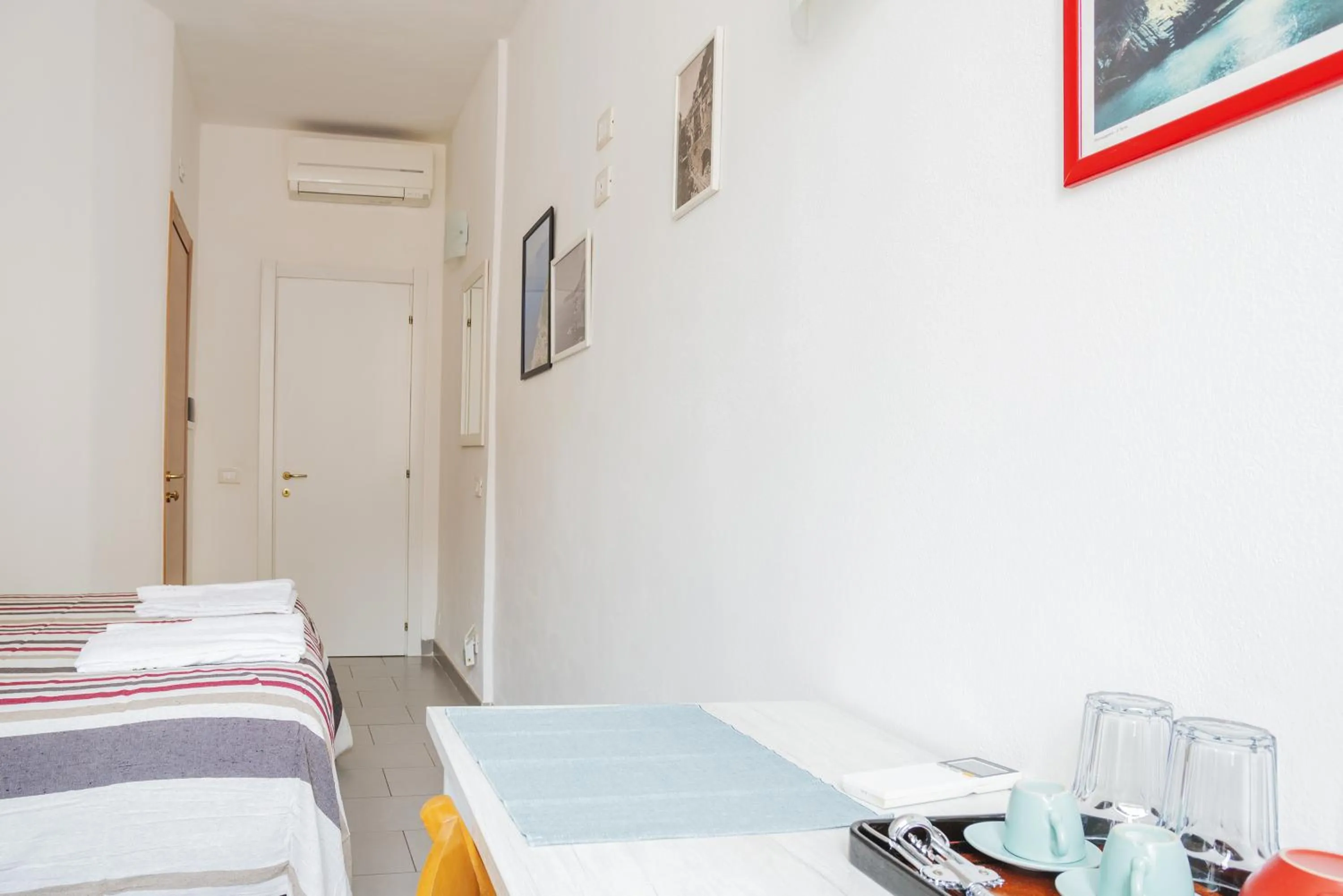 Bedroom, Bed in Banchi