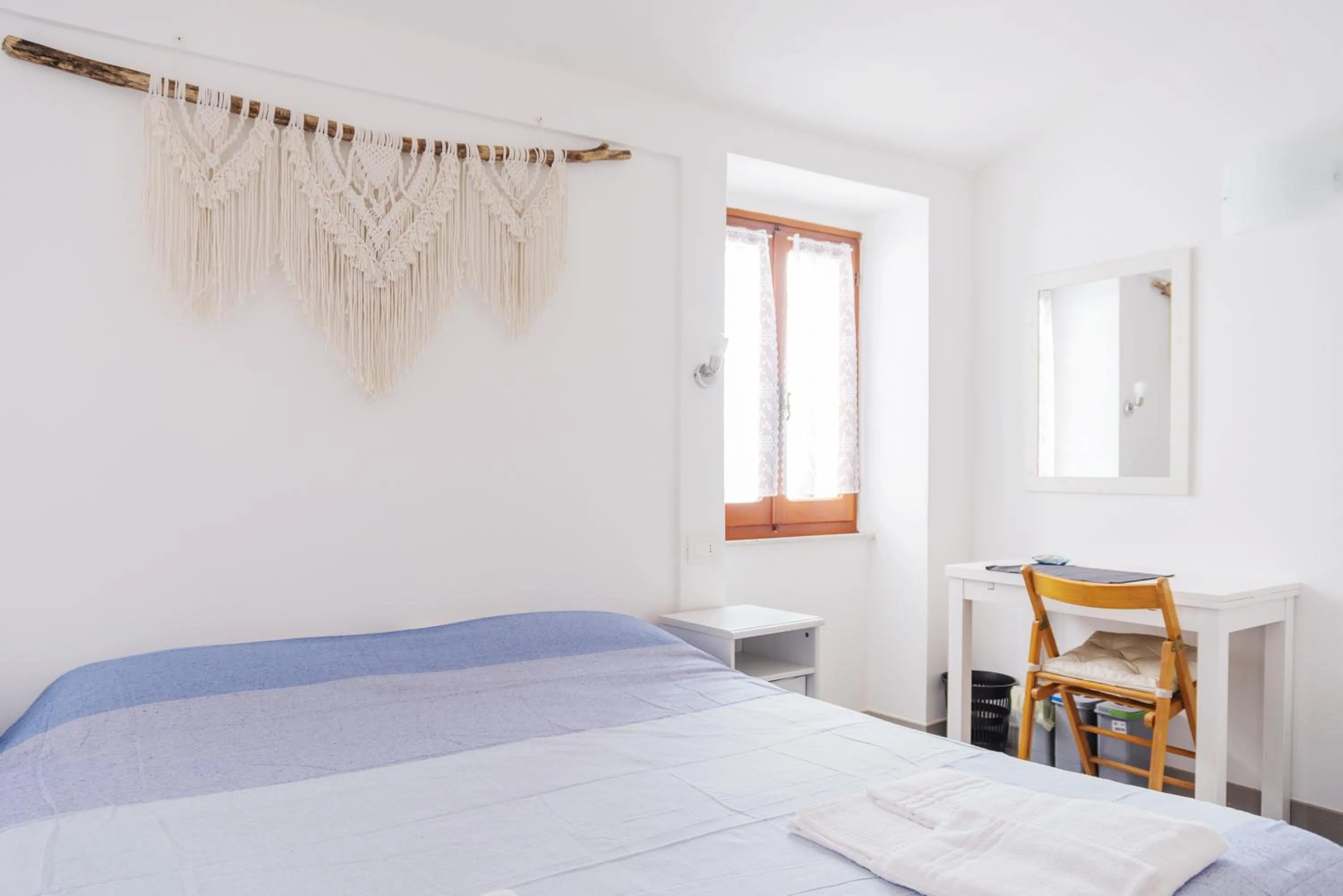 Bedroom, Bed in Banchi