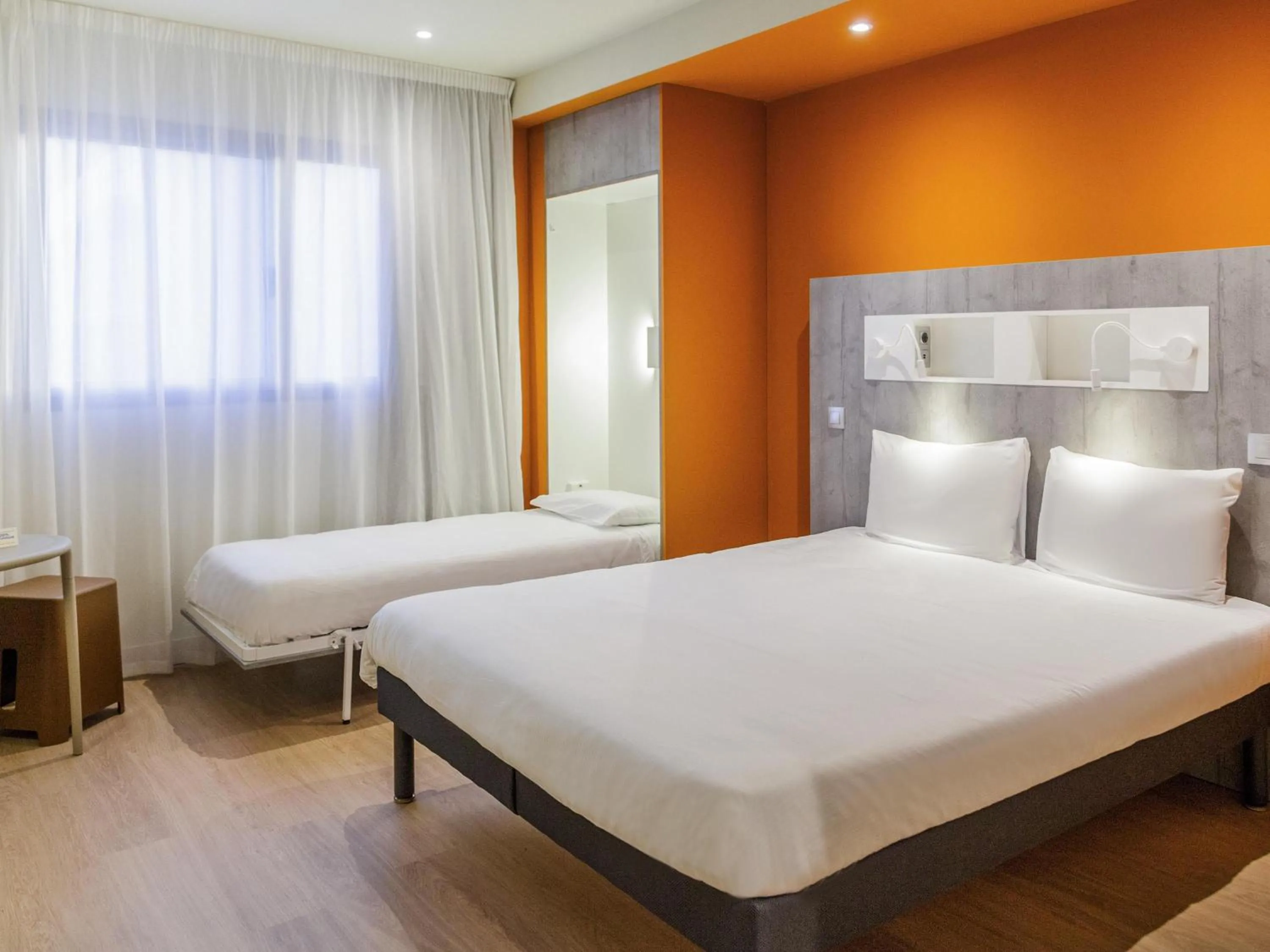 Bedroom, Bed in ibis budget Huerta De Murcia