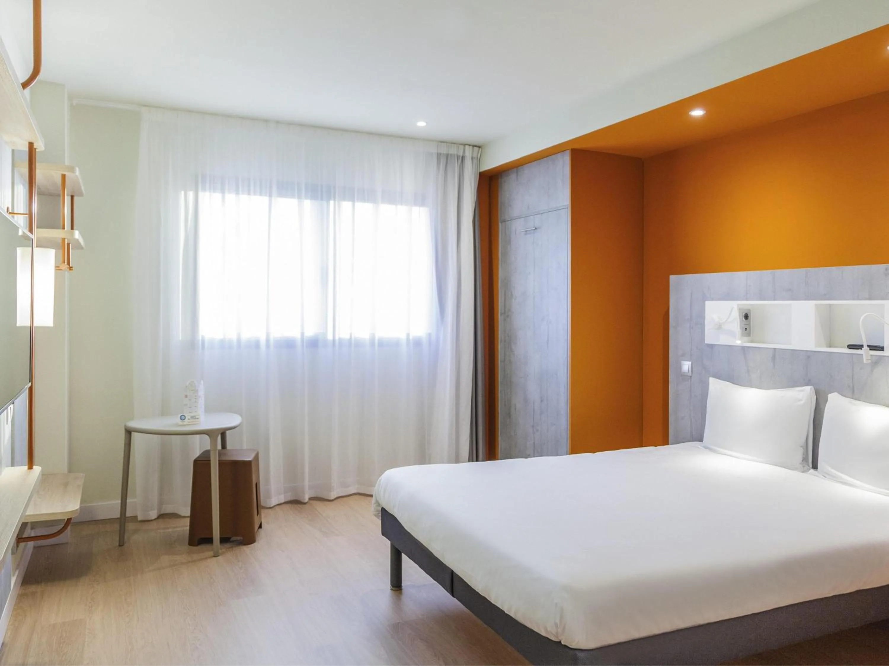 Bedroom, Bed in ibis budget Huerta De Murcia
