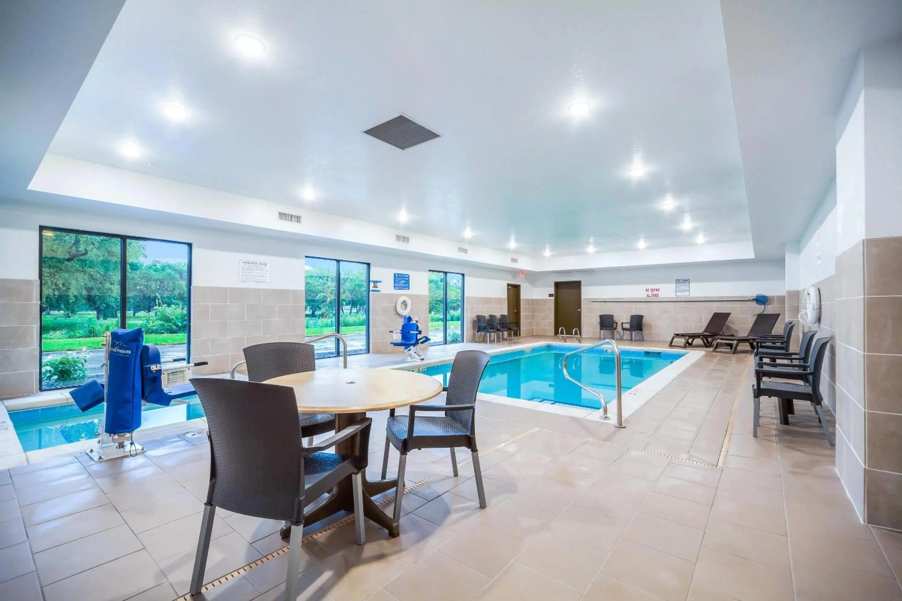 Swimming pool in Comfort Inn & Suites North Platte