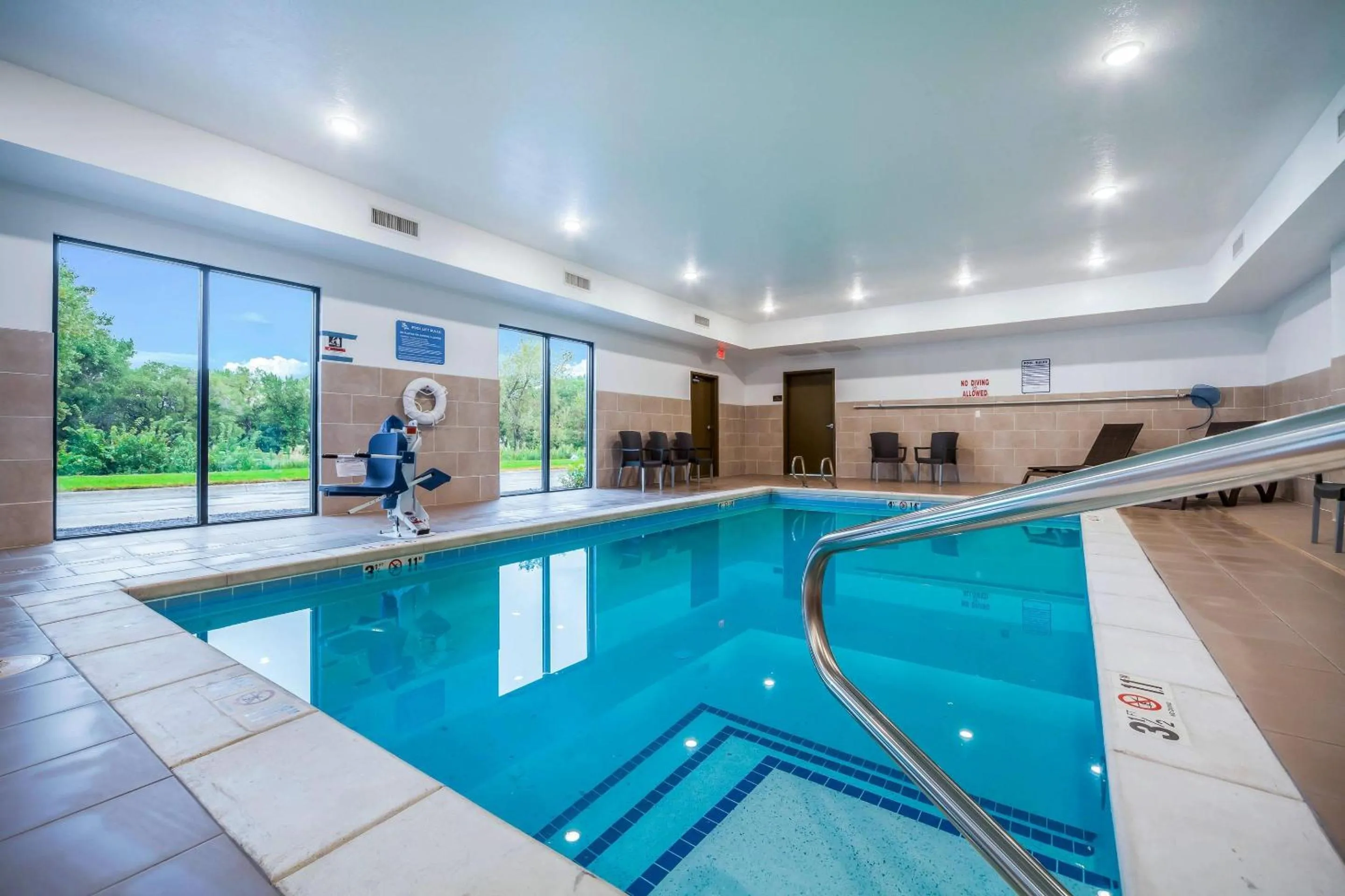 Swimming pool in Comfort Inn & Suites North Platte