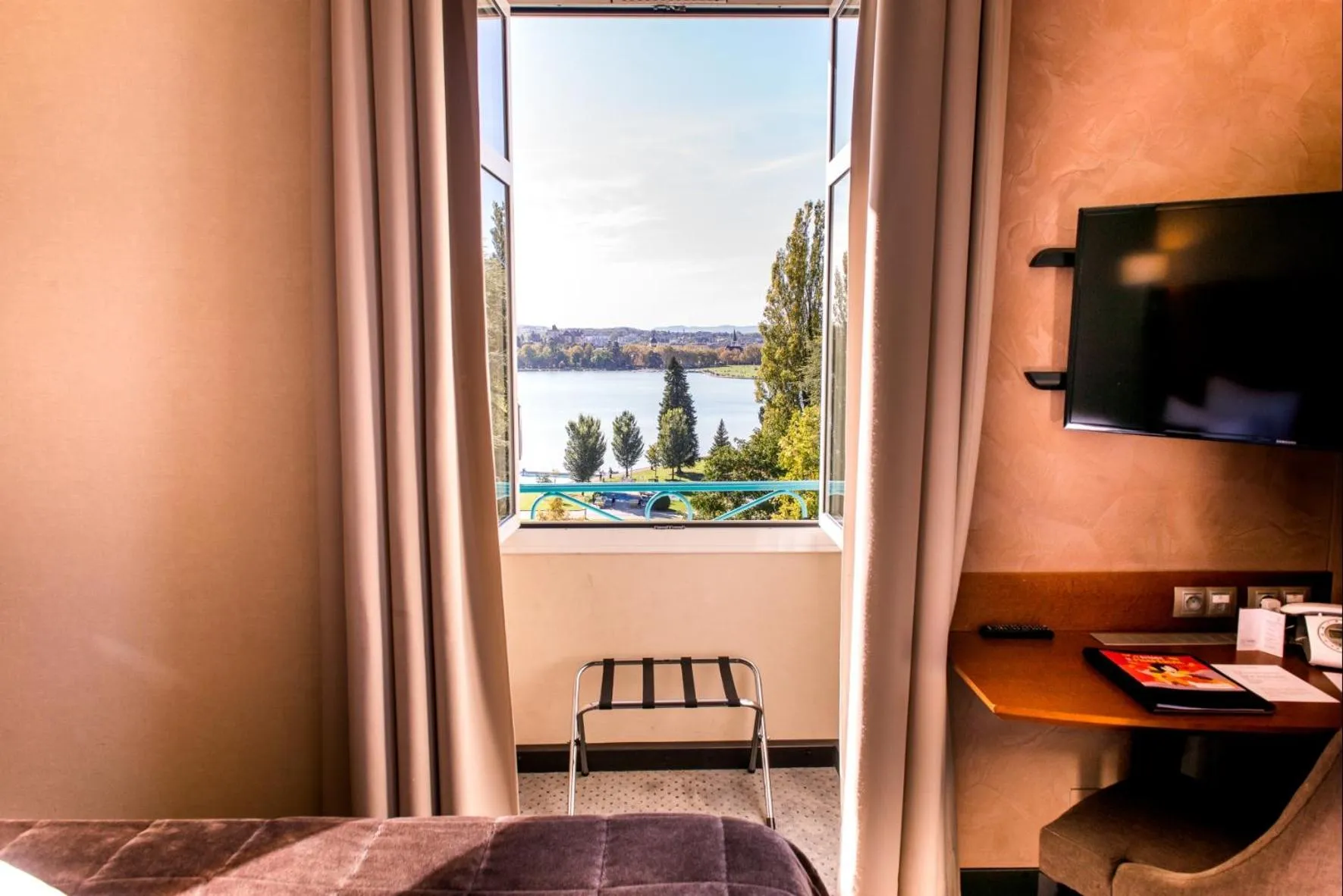 Lake view in Impérial Palace