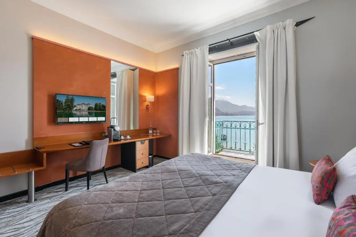 Photo of the whole room, Bed in Impérial Palace Photo of the whole room, Bed in Impérial Palace