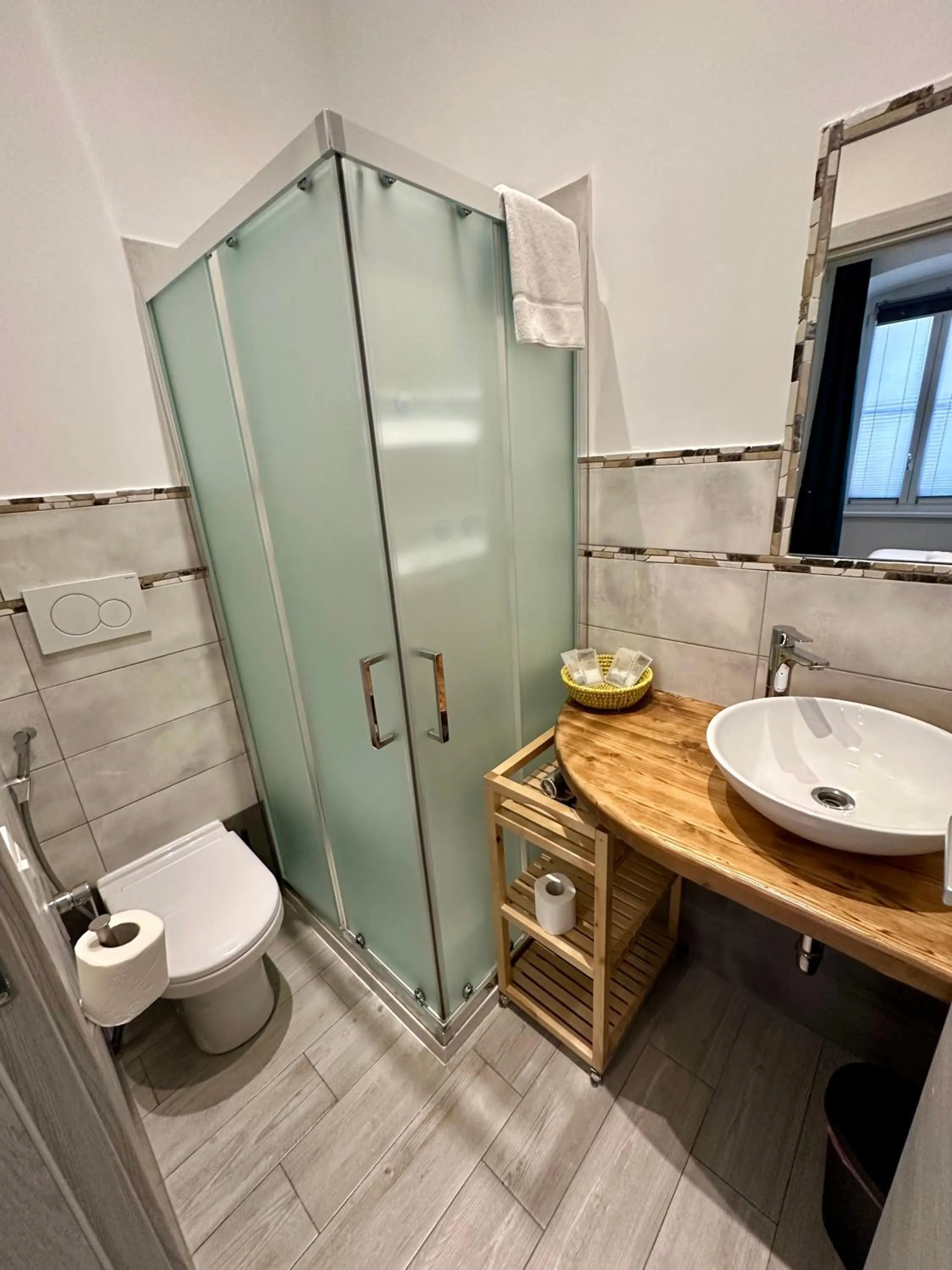 Bathroom in Rossetti Rooms